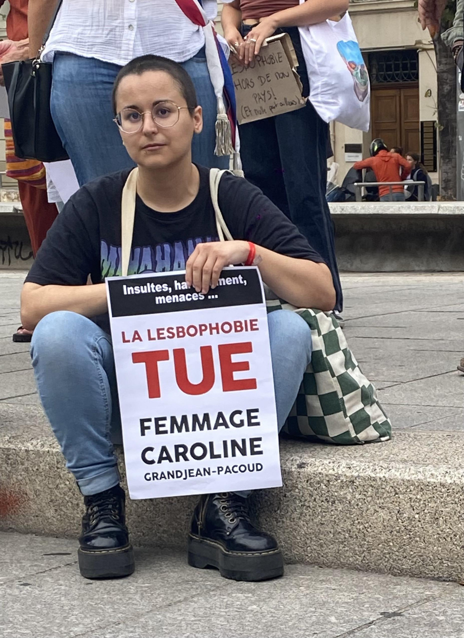 Contre la lesbophobie, un rassemblement bouleversant