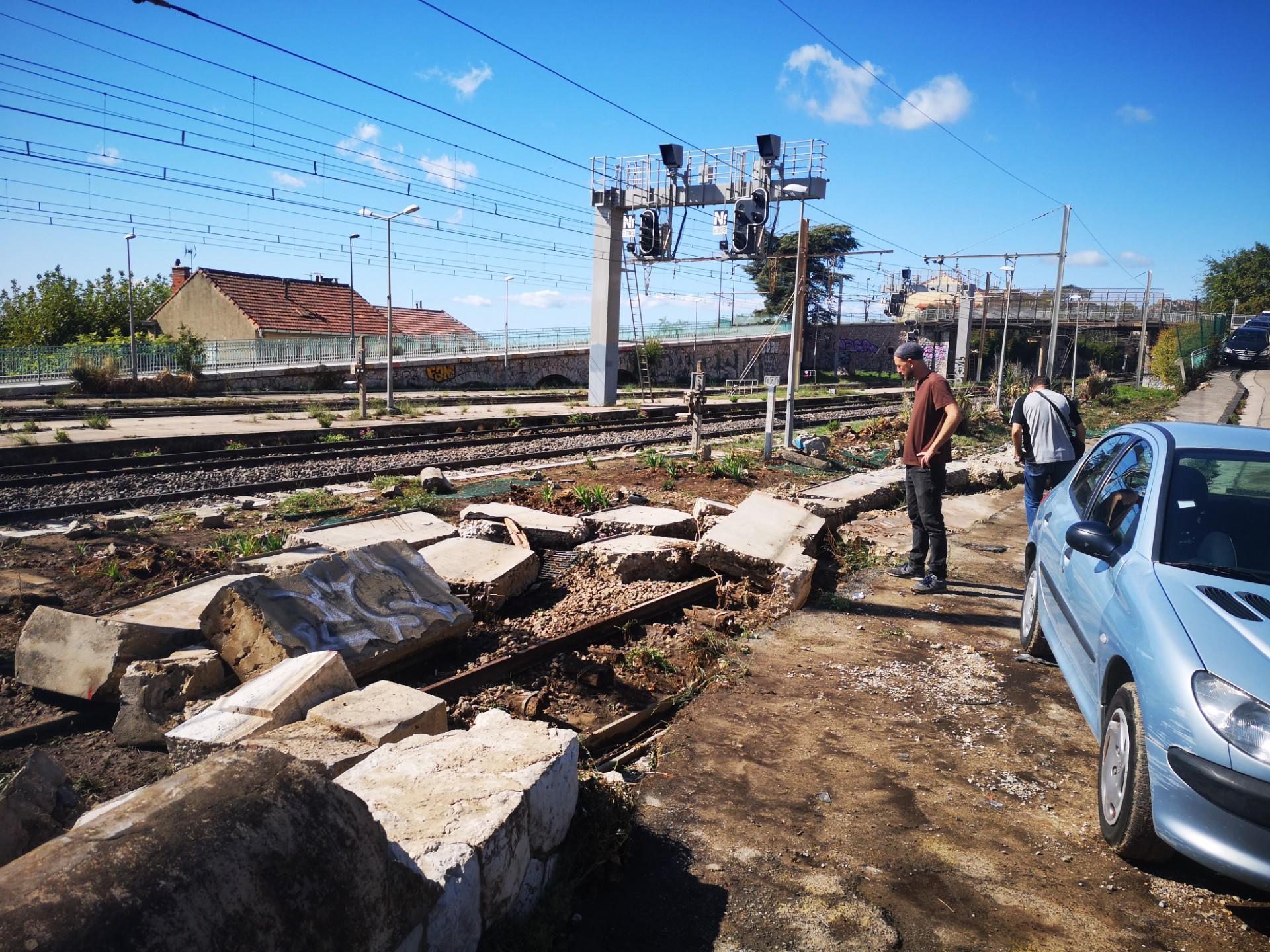 À l’Estaque, murs effondrés, torrents de boues et bois calcinés