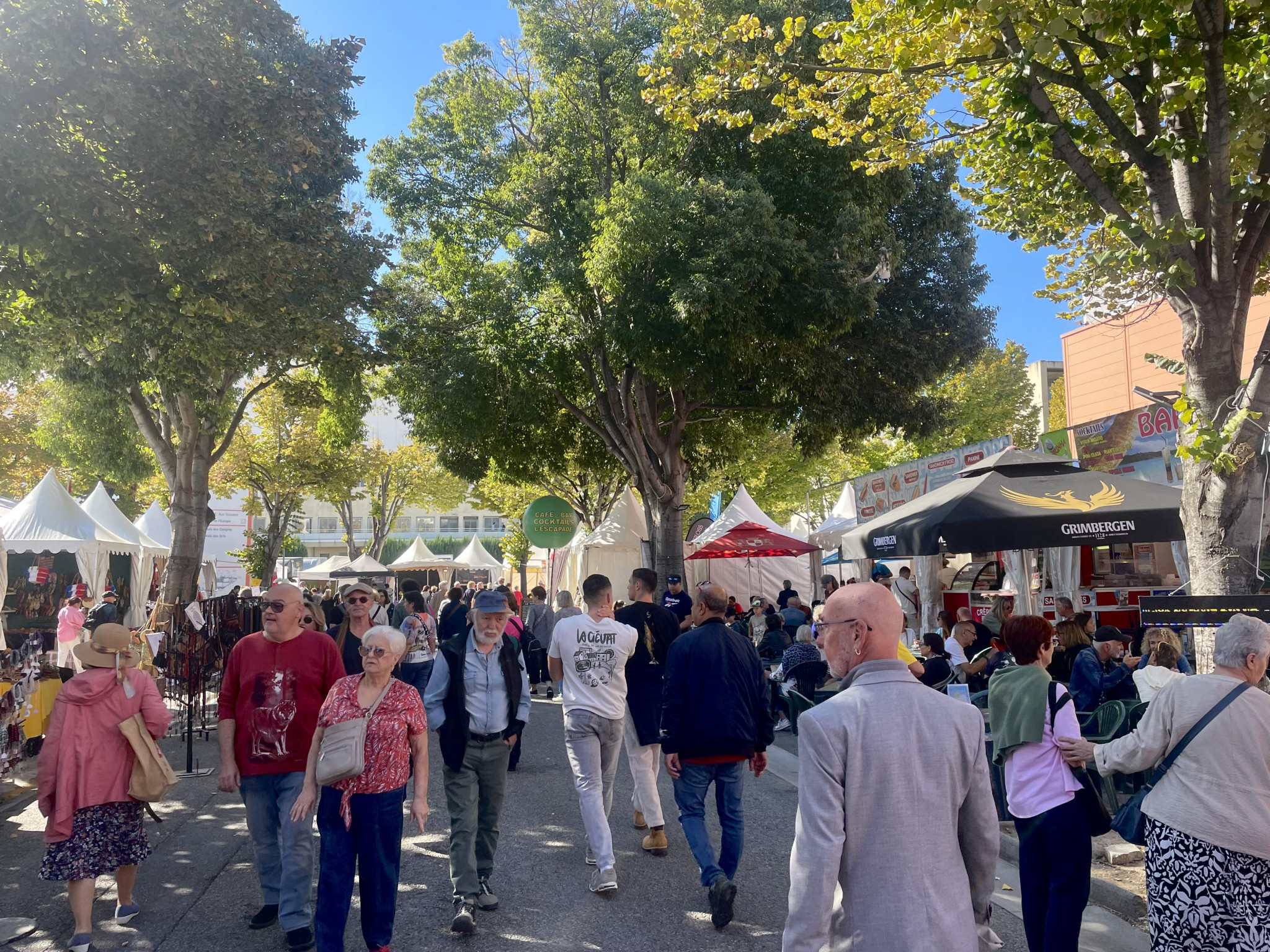 Quand les seniors profitent de la foire gratuitement