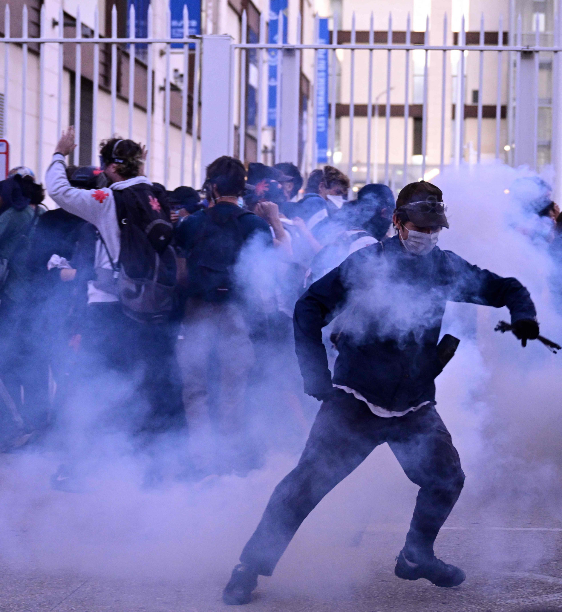 Dix-huit blocages dégagés et neuf gardes à vue