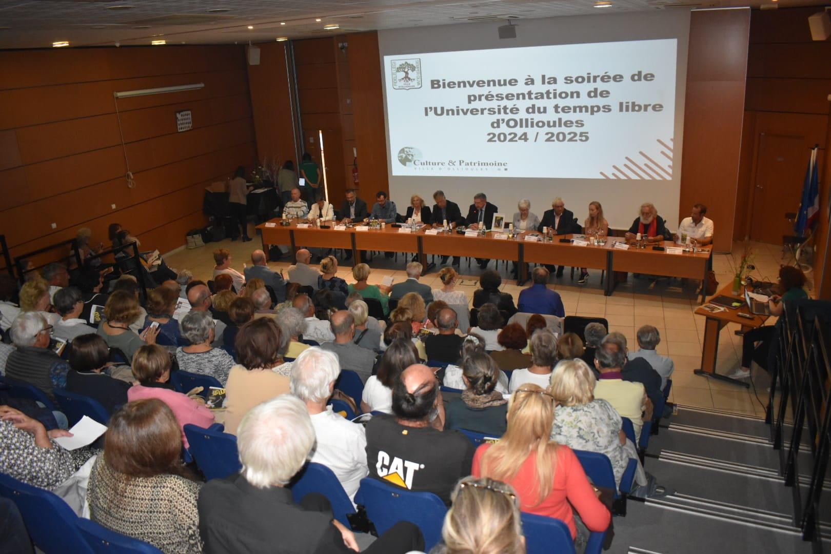 Conférence annulée : l’élu plaide l’erreur