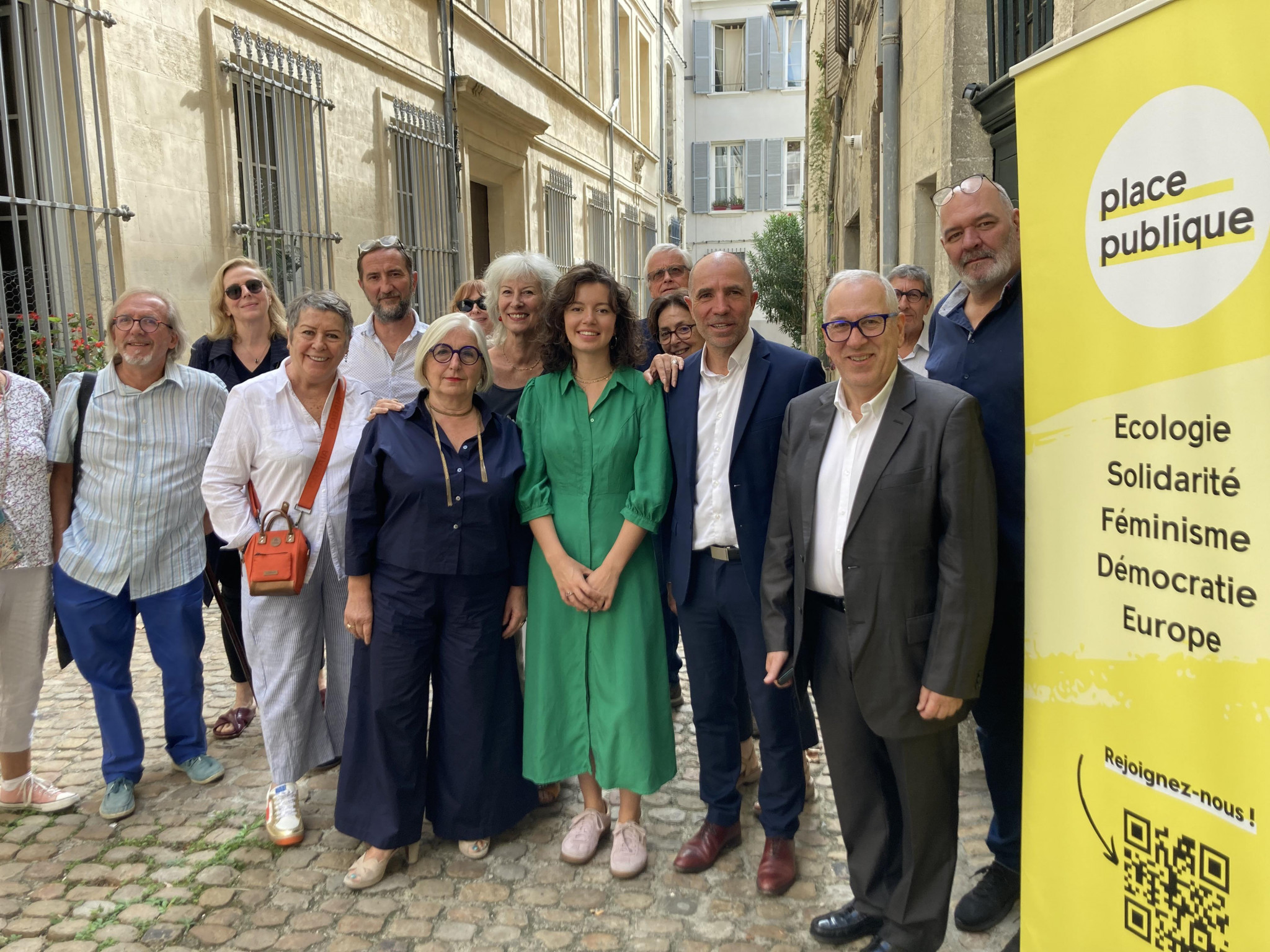 Place publique affiche sa force et espère des alliances