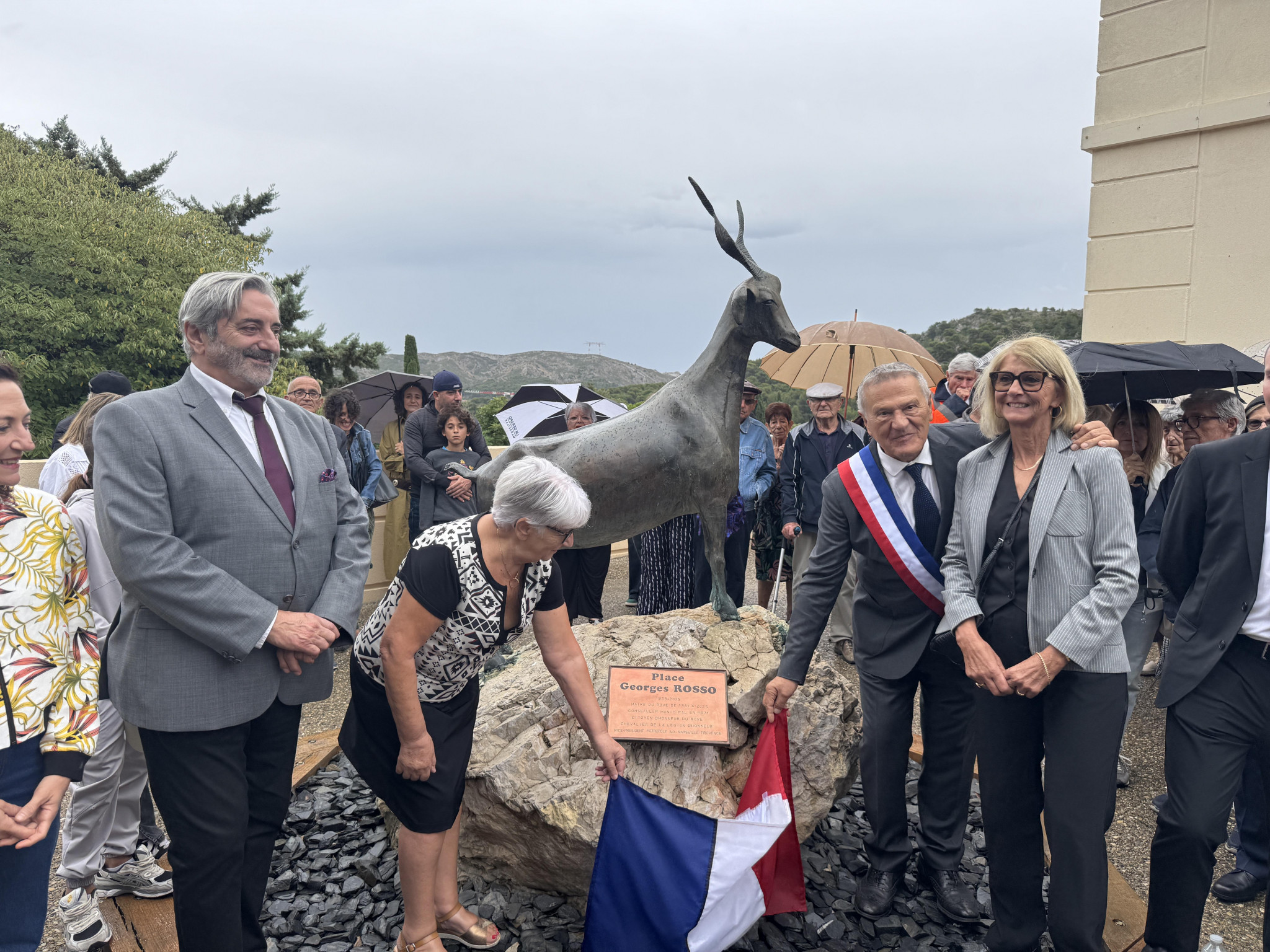 La place de la Mairie devient place Georges Rosso