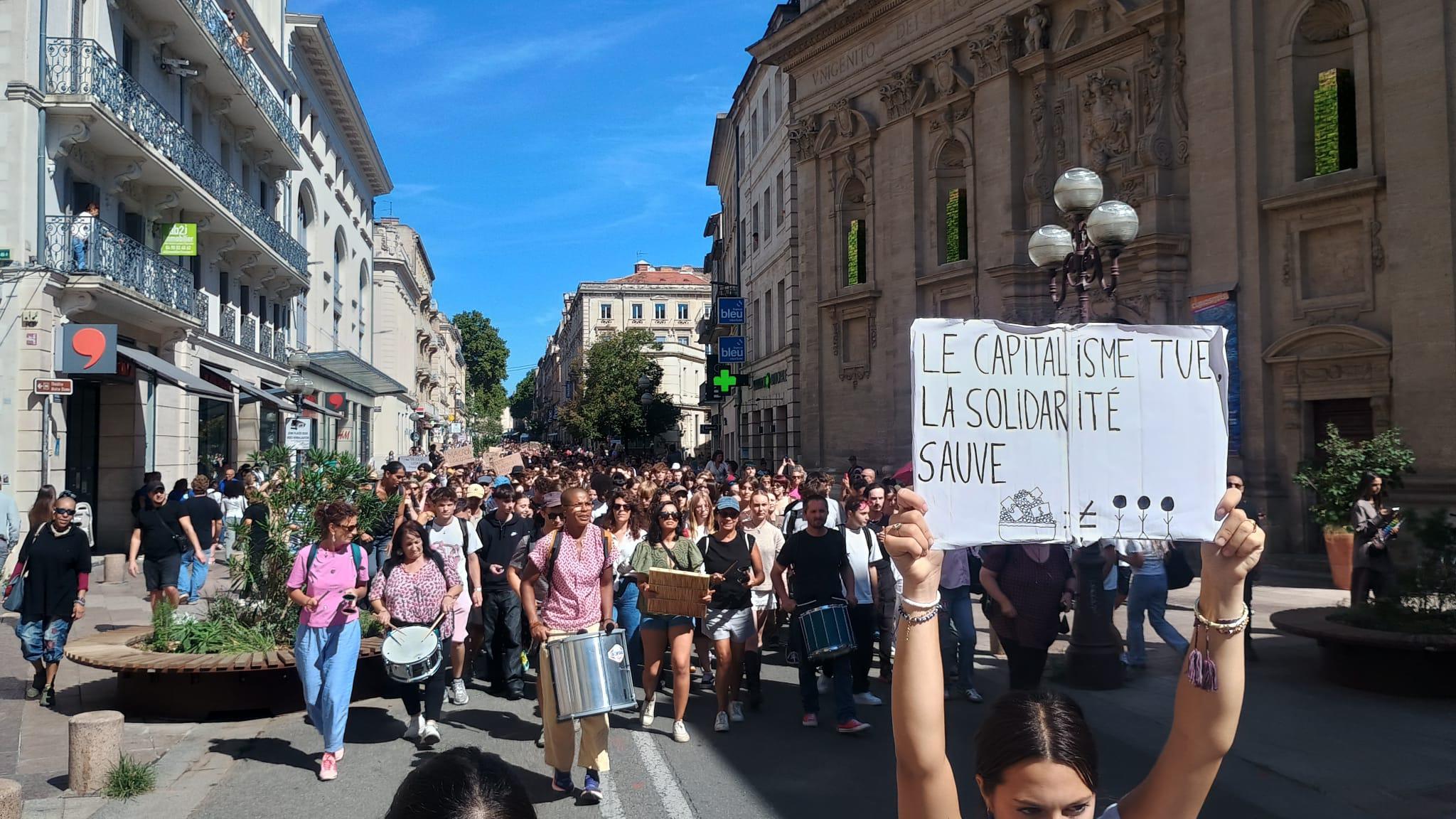 À Avignon, l’agora s’en va battre le pavé du Palais à la gare