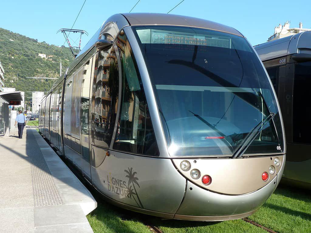 À Toulon, le Collectif tramway refuse que la voie du rail soit enterrée