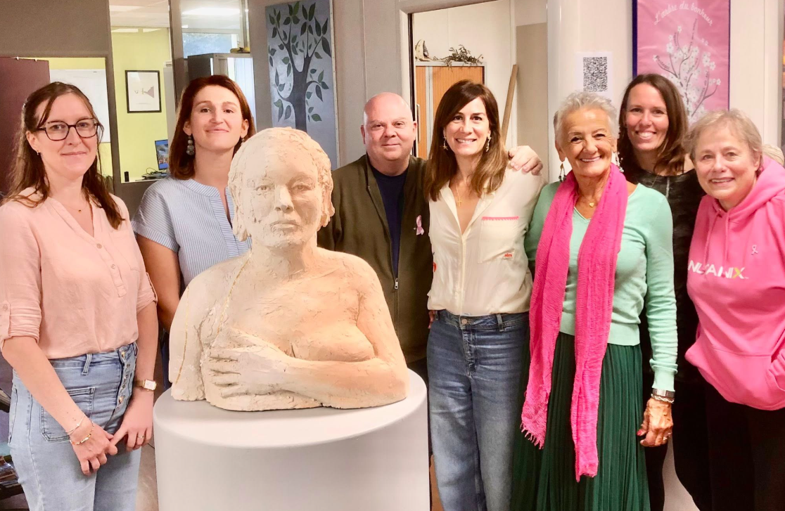 Des sculptures et des photos pour expliquer la maladie