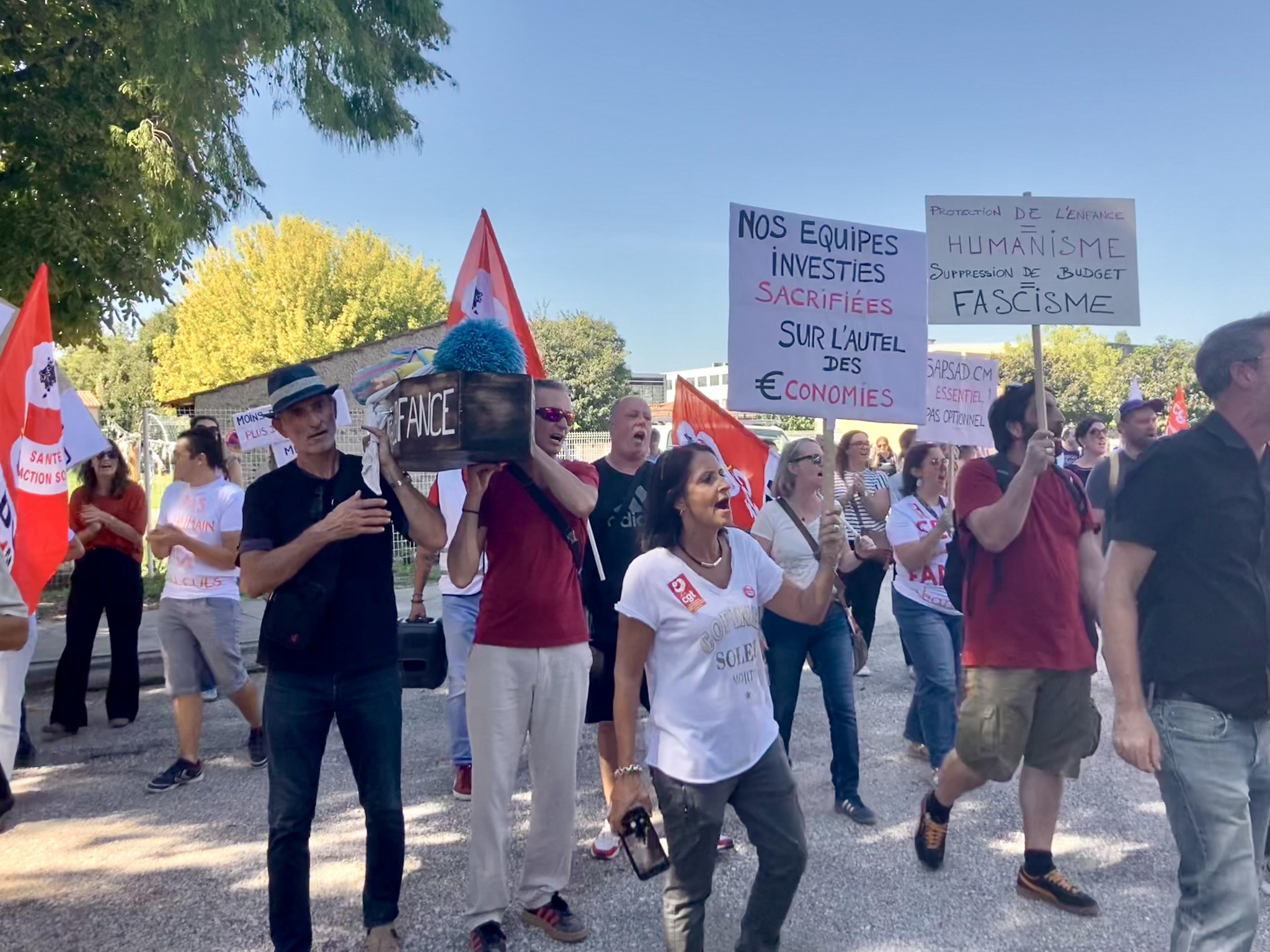 À Avignon, les agents de l’enfance exigent de la clarté