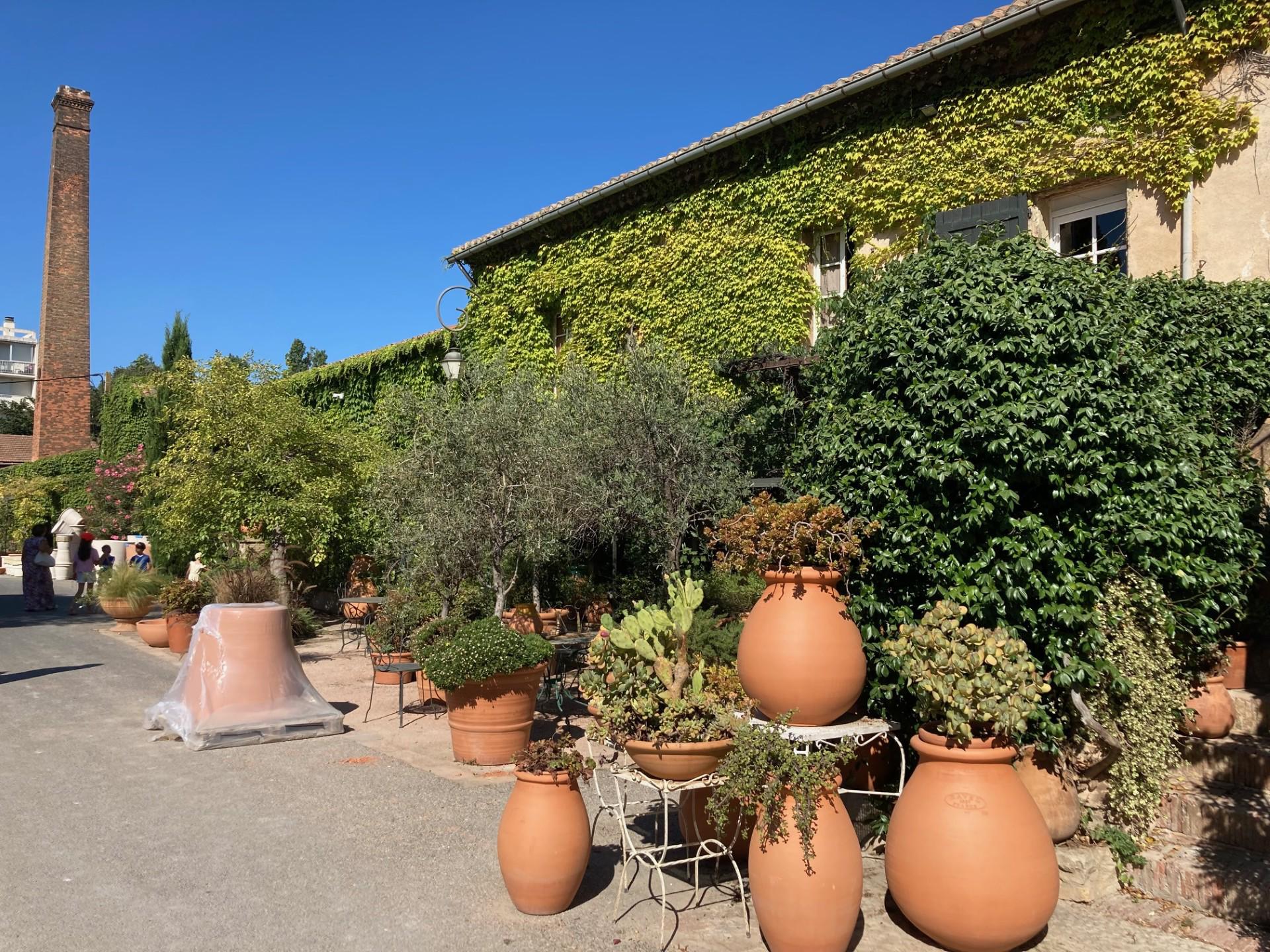 À Aubagne, la visite sur les «&nbsp;maîtres de l’argile&nbsp;» se poursuit