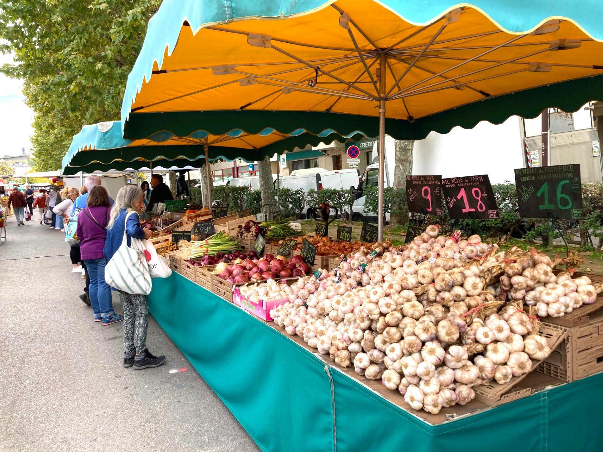 Le retour du marché Cours Voltaire a toujours ses partisans