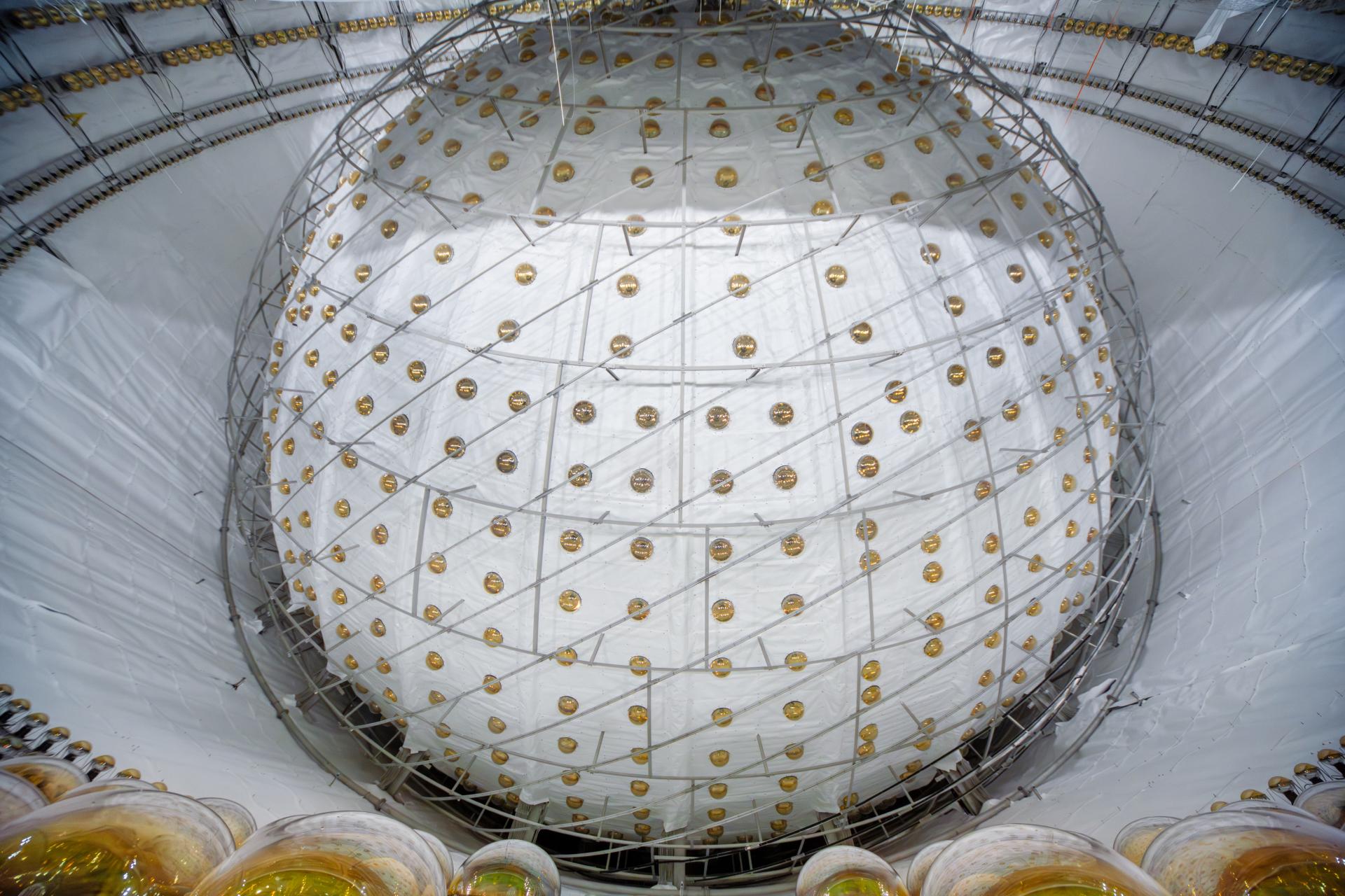 Juno : un nouveau détecteur géant pour la chasse aux neutrinos