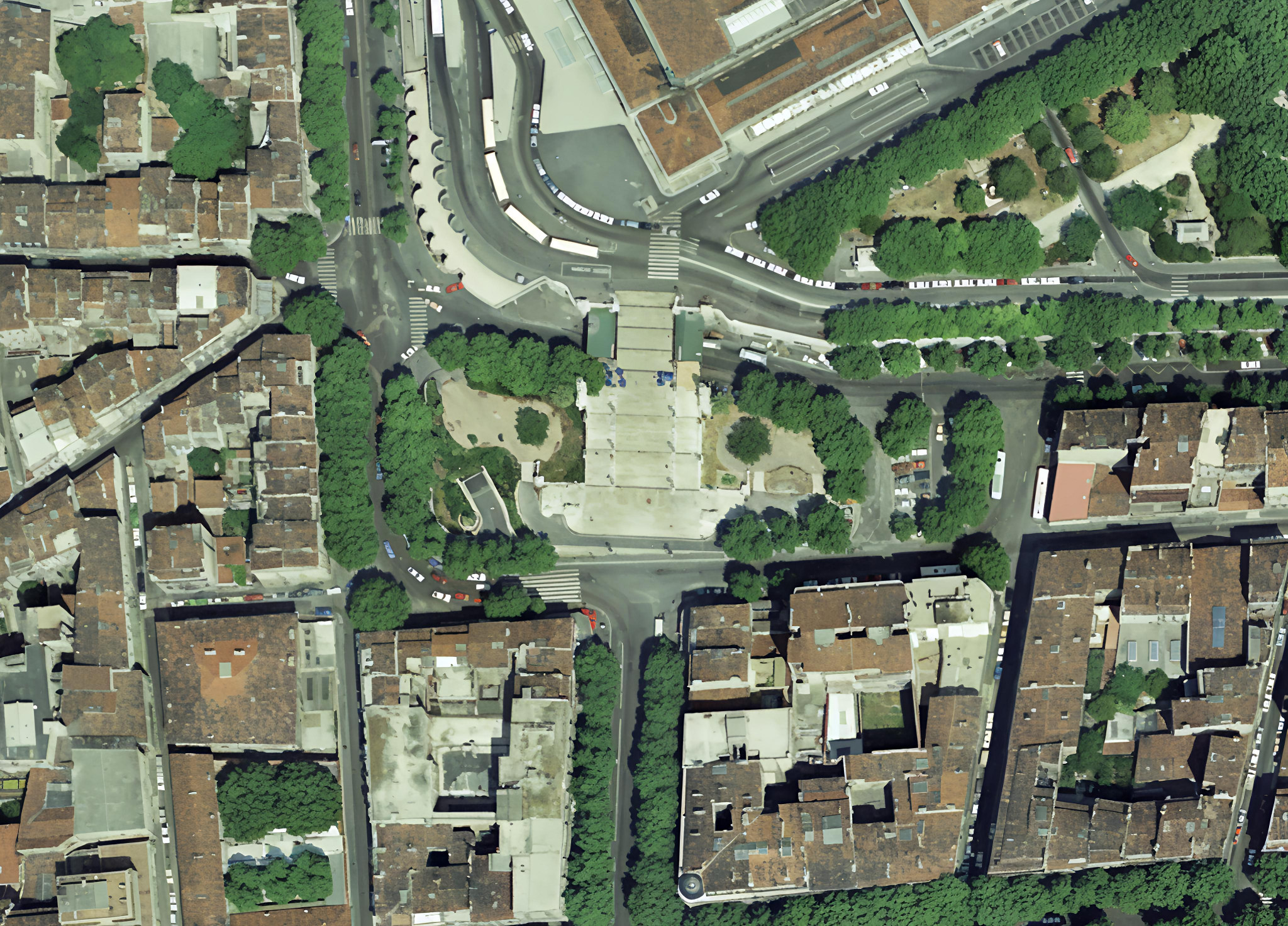 Apaiser et reboiser la place des Marseillaises
