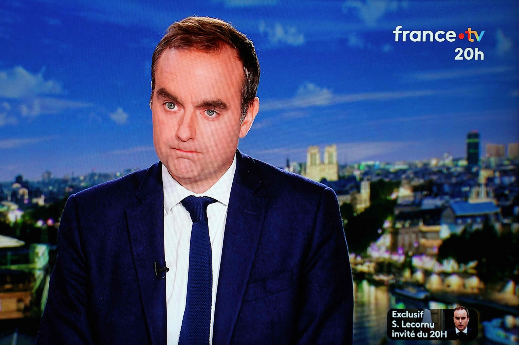 Lecornu s’efface, Macron en première ligne