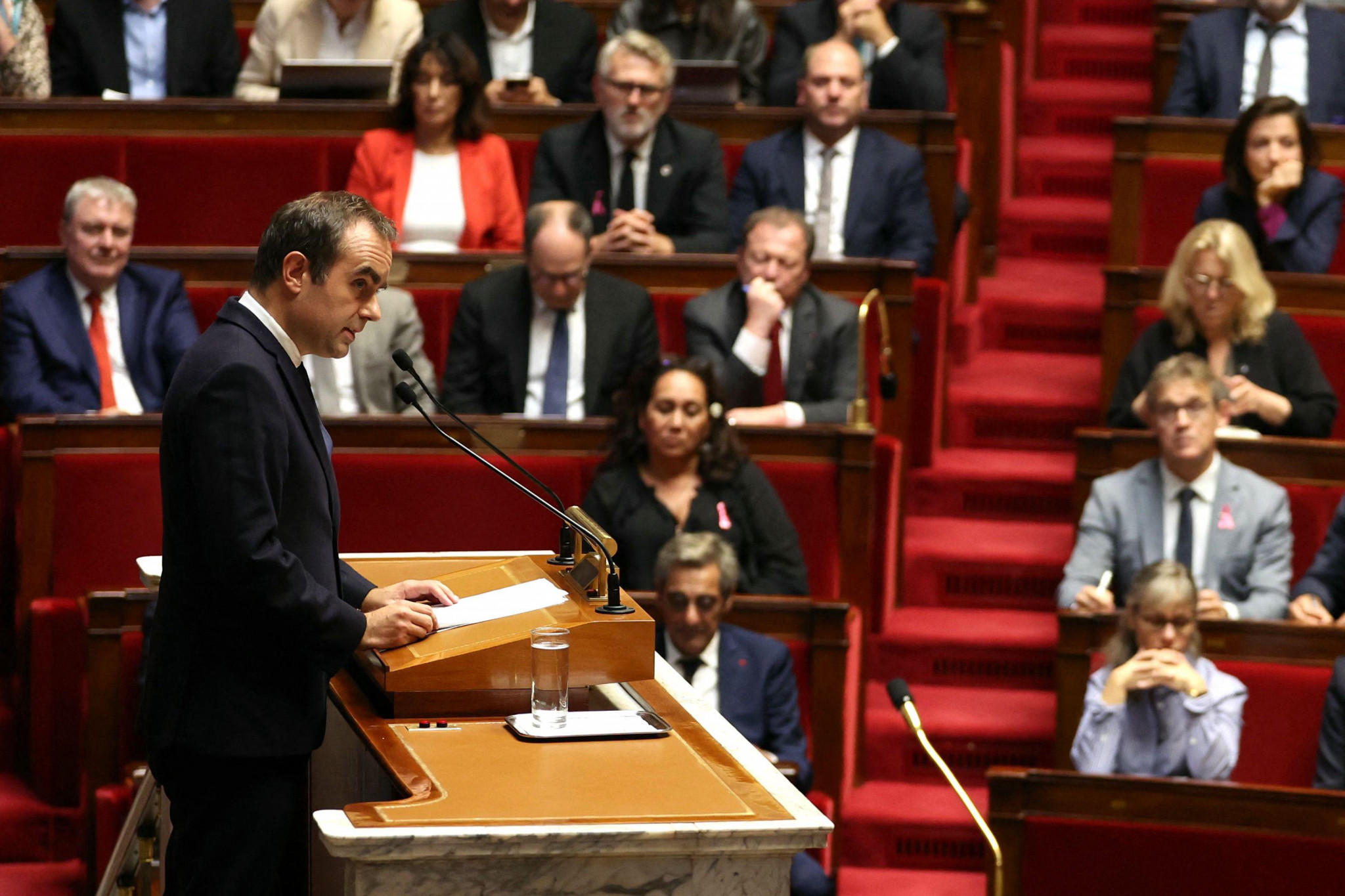 Dans le budget, plus d’armes, moins de Sécu