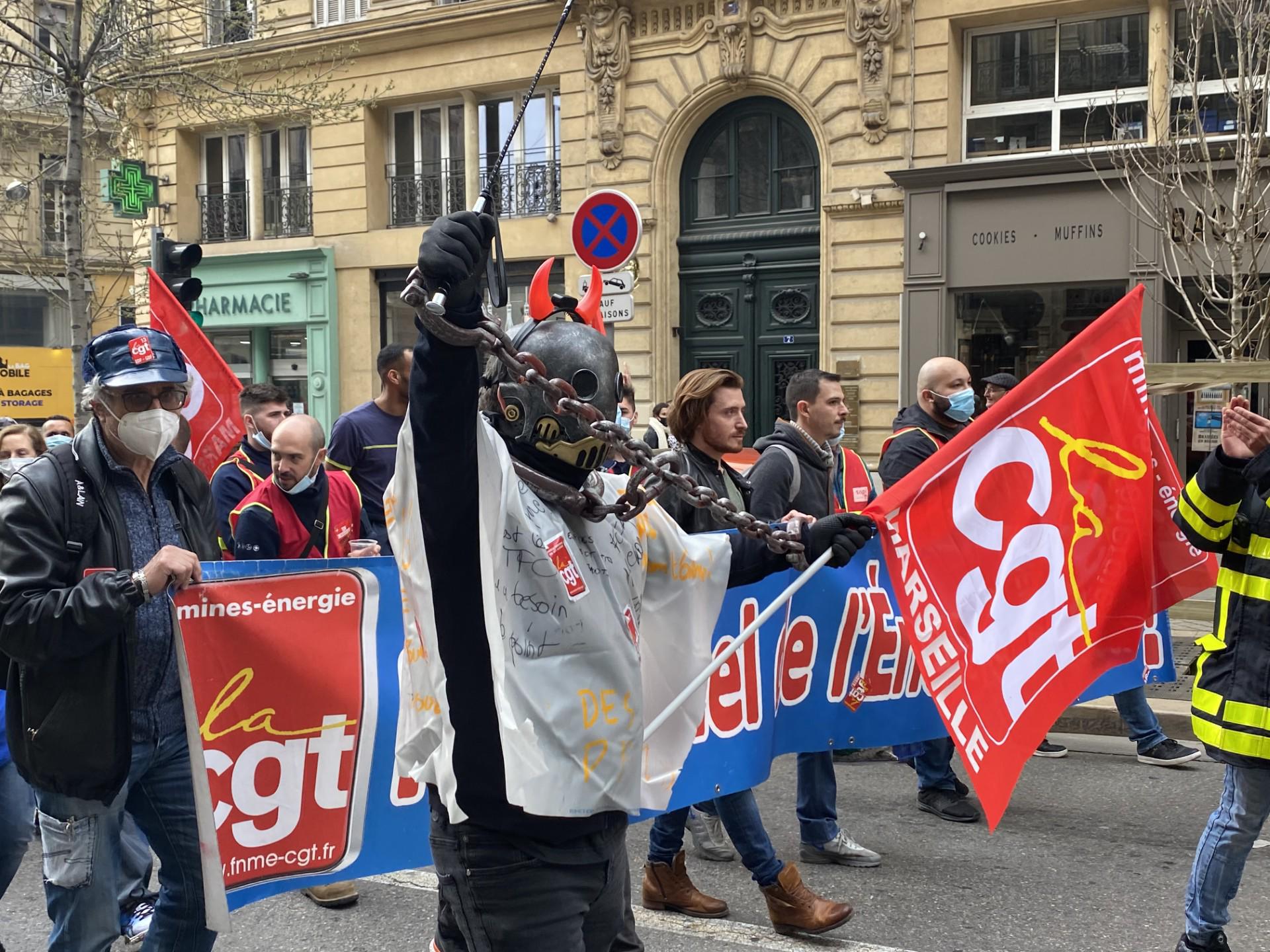 Un personnage qui incarne un appel à se dé-chaîner