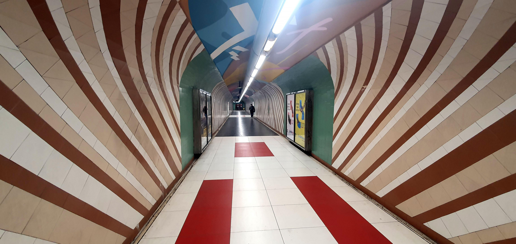 Le métro marseillais, une galerie d’art souterraine à découvrir