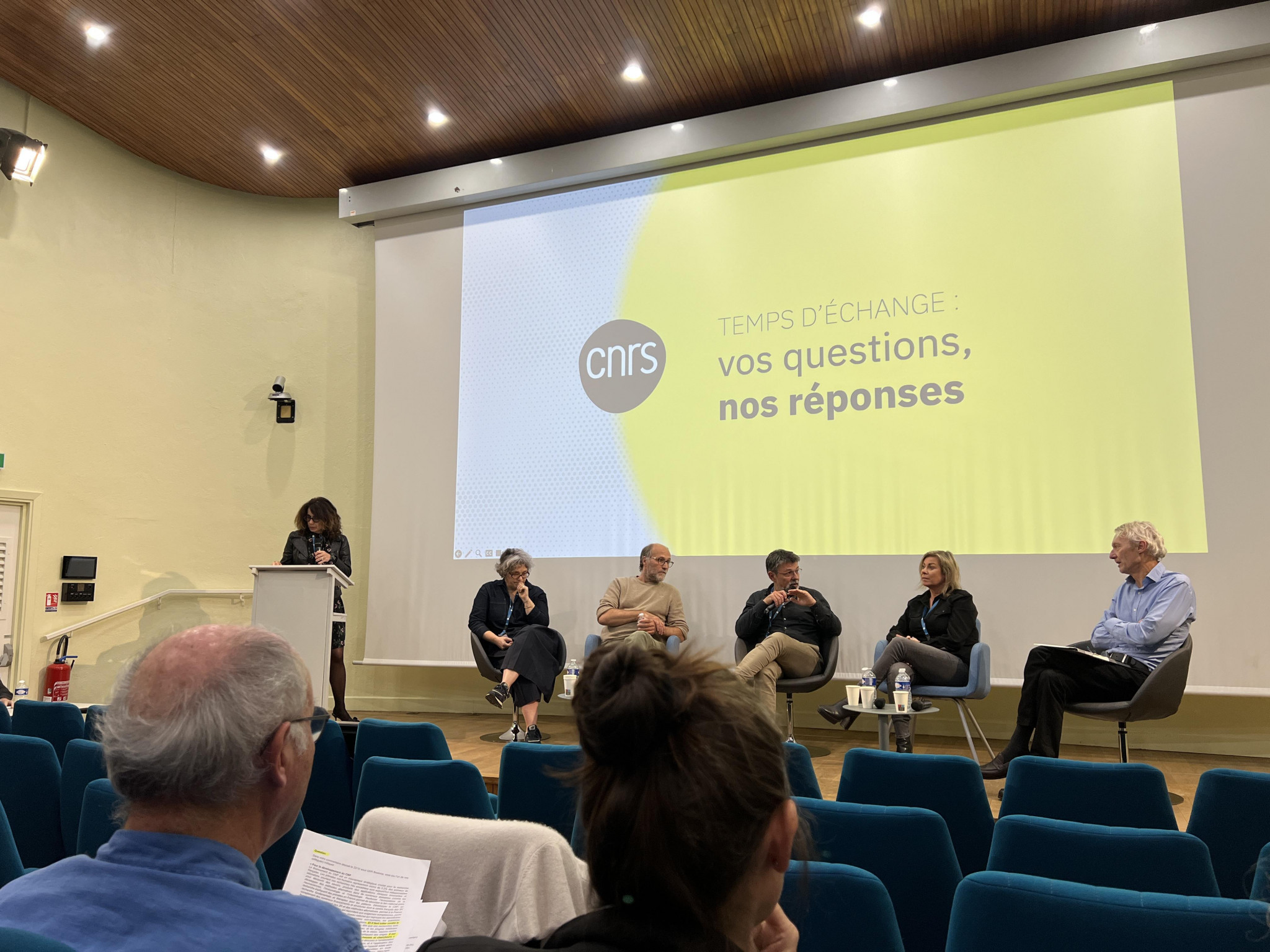 Débat autour du centre de primatologie de Rousset