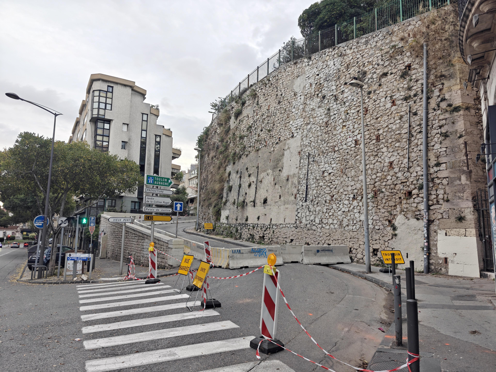 Marseille : La rue du Commandant Surian fermée