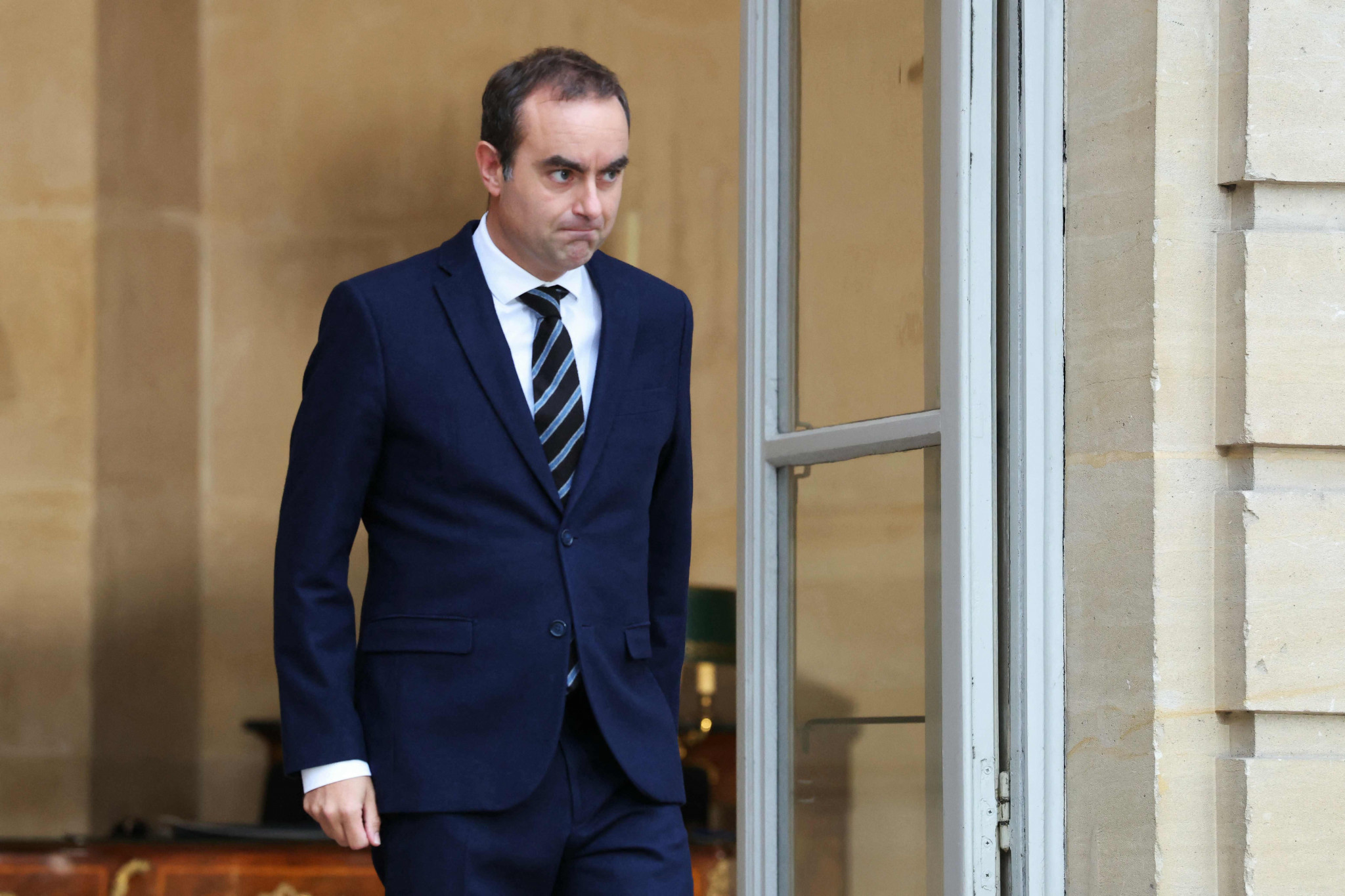 Lecornu remet sa démission, Macron accepte