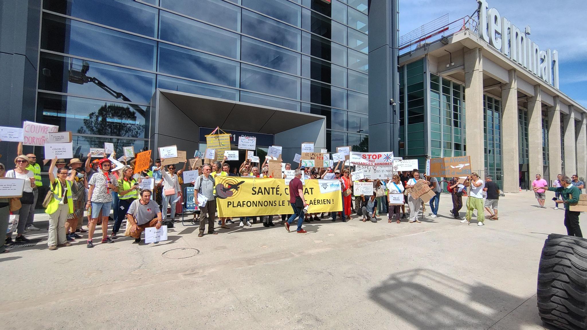Neuf maires demandent un couvre-feu pour l’aéroport