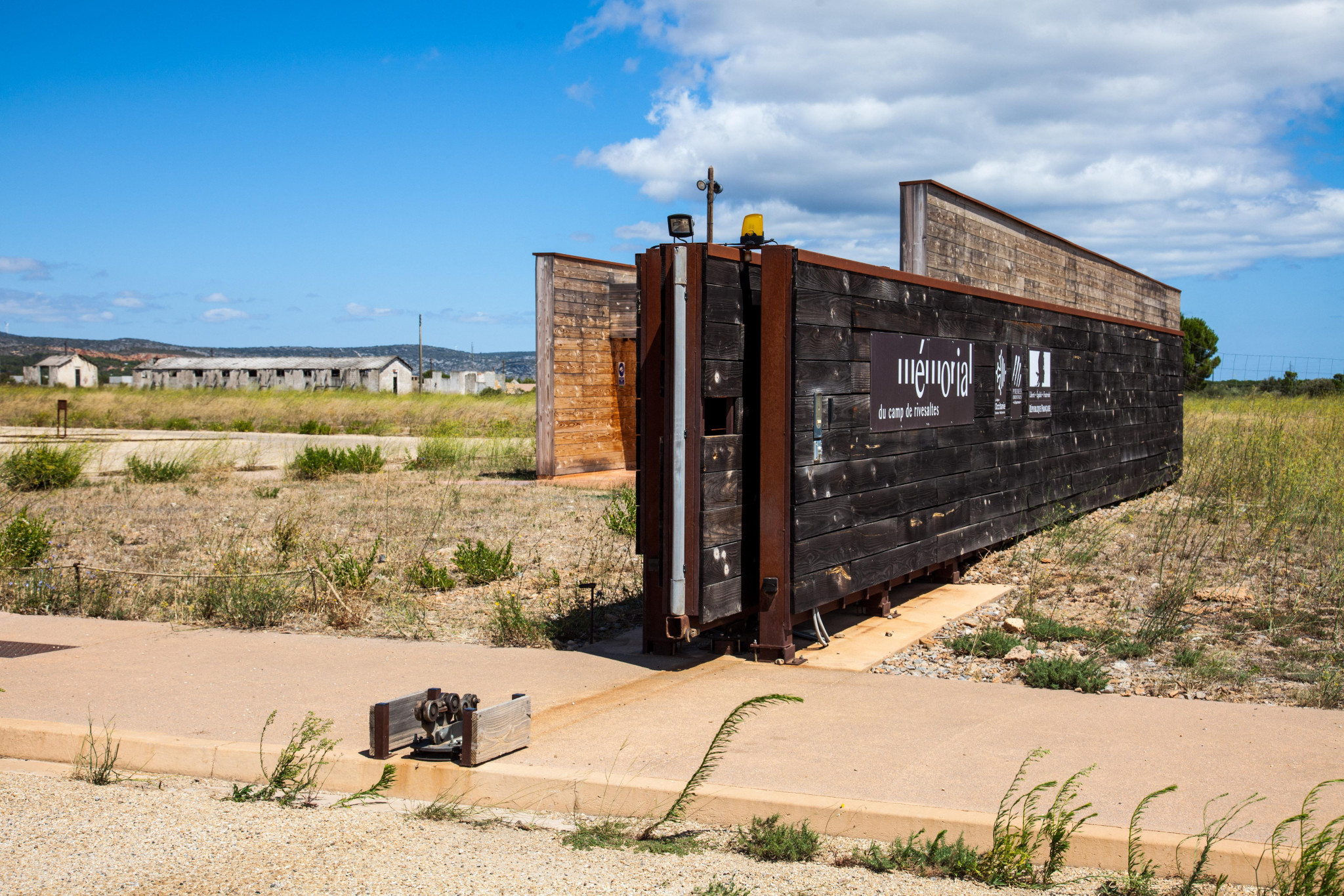 Rivesaltes : un Mémorial debout face à la haine