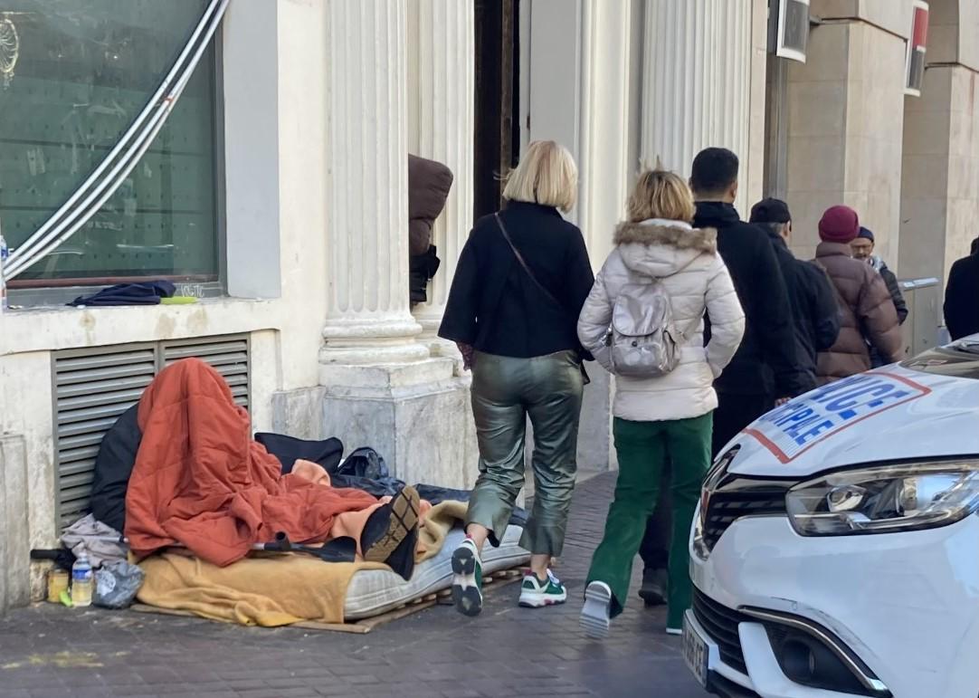 Jugée, sanctionnée, humiliée, la face cachée de la pauvreté dévoilée
