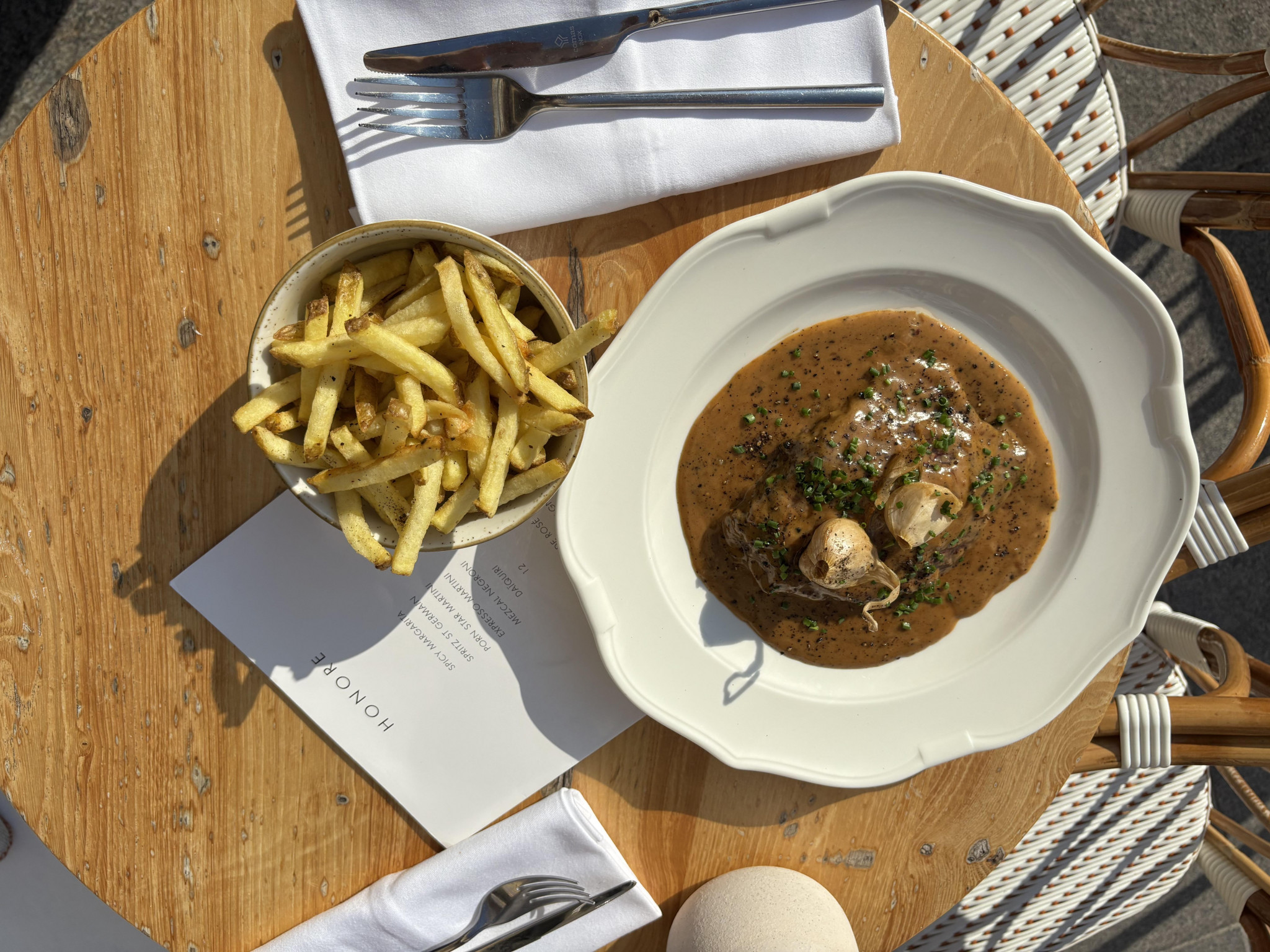 [OnPasseATable] La bavette sauce au poivre & frites fraîches