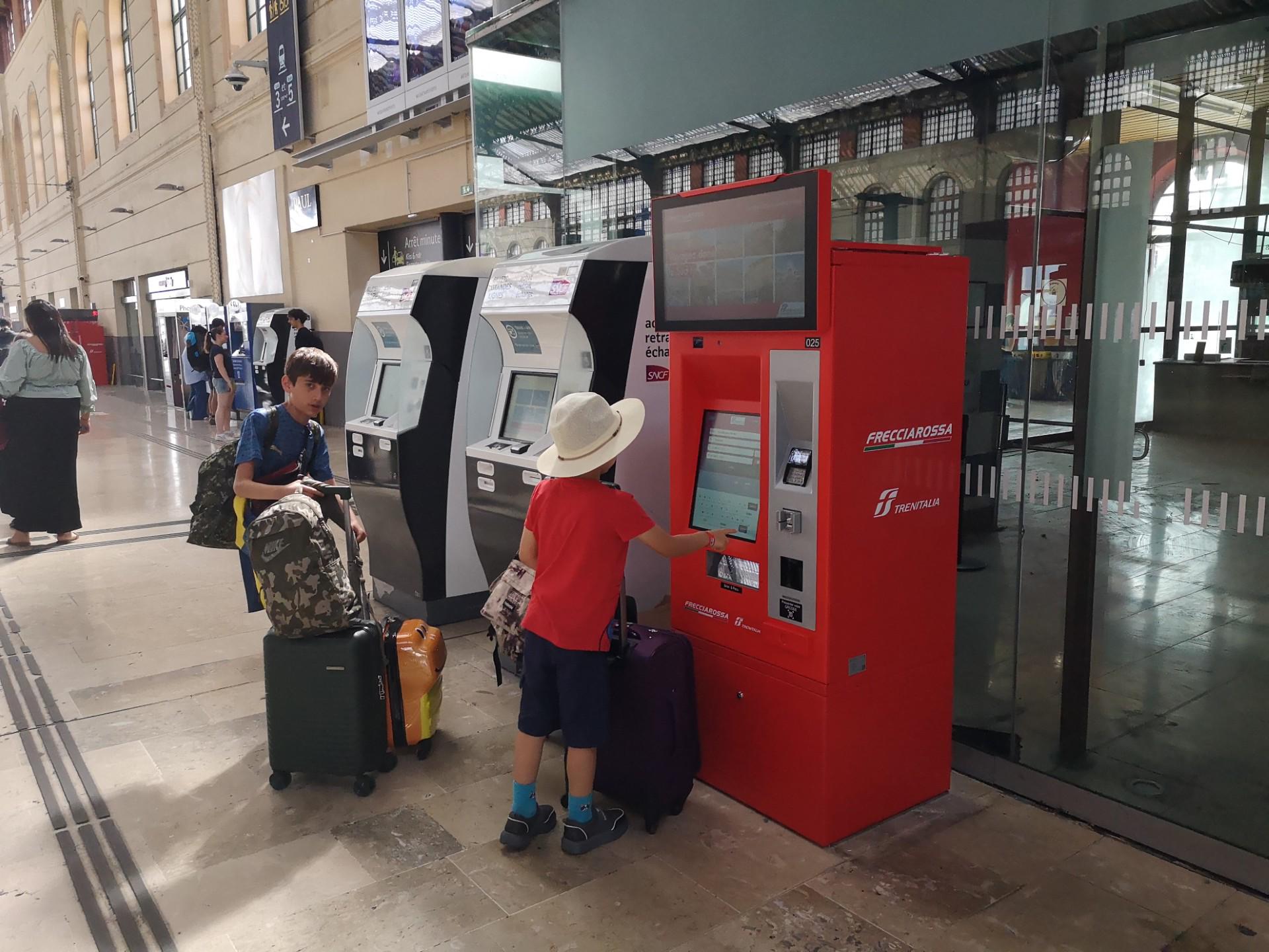Des gares sans guichet et des billets TER vendus à La Poste