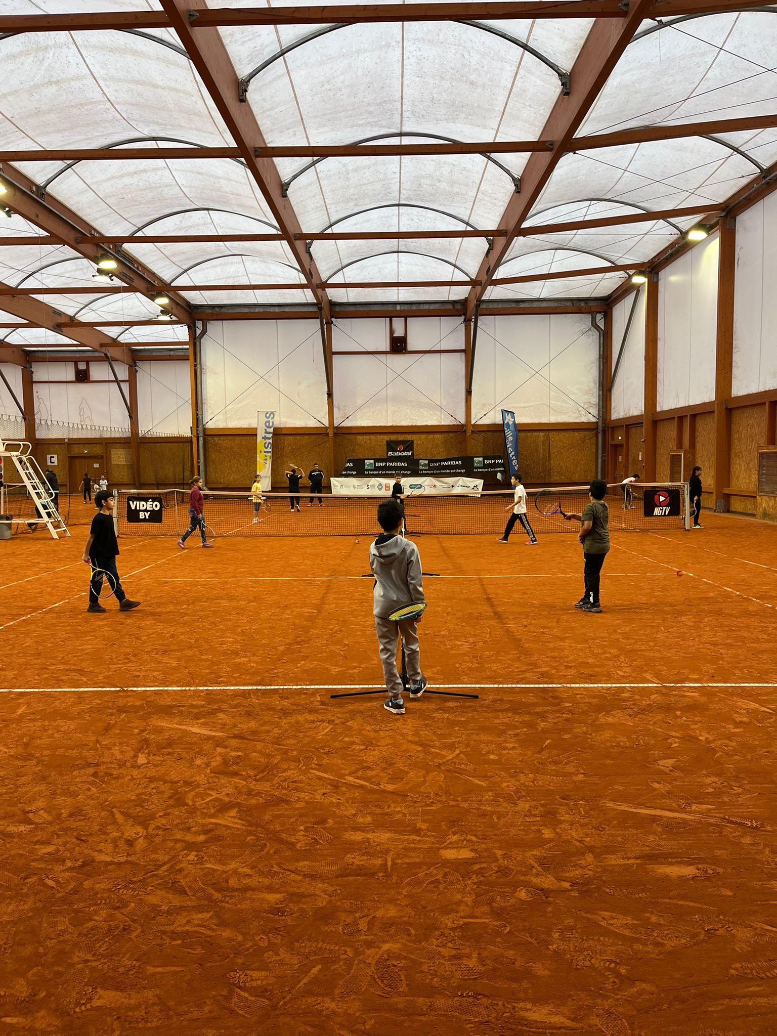 Fête le mur célèbre le tennis à Istres