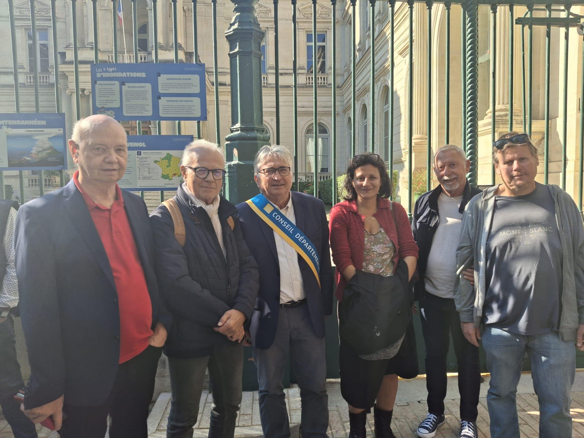 Les communistes disent «&nbsp;non&nbsp;» à la liquidation de la verrerie