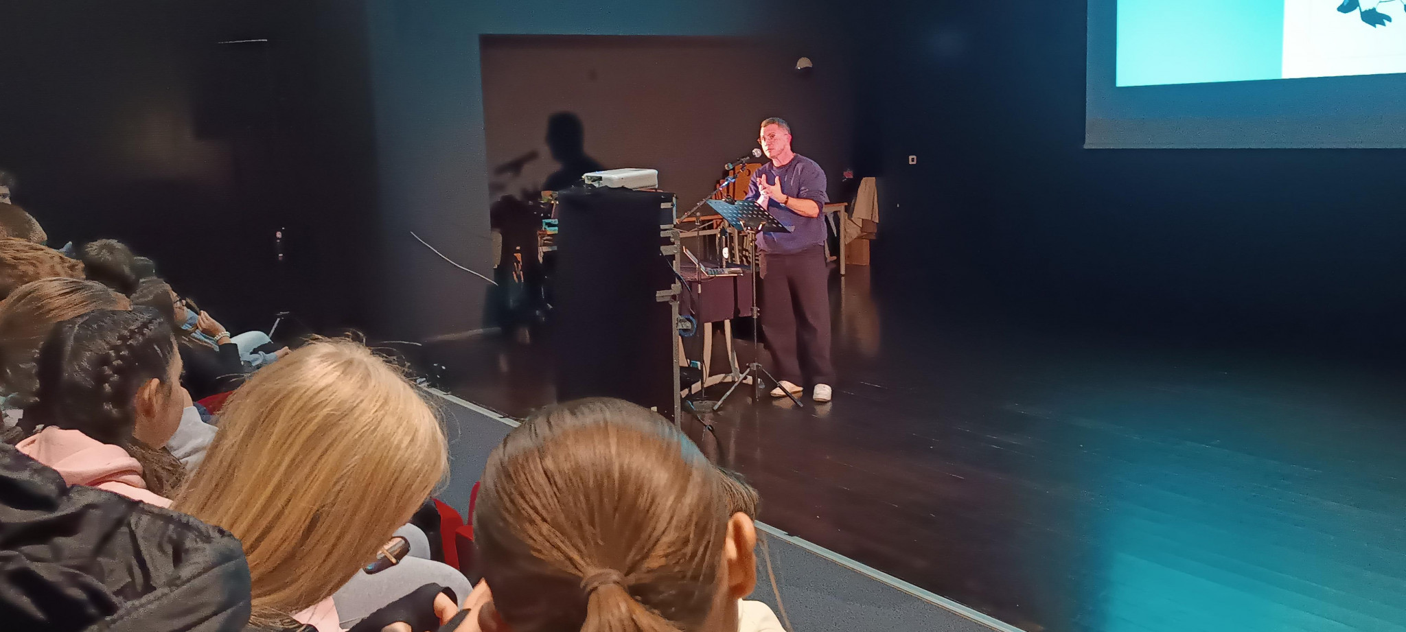 Océan sensibilise les collégiens sur la question du genre