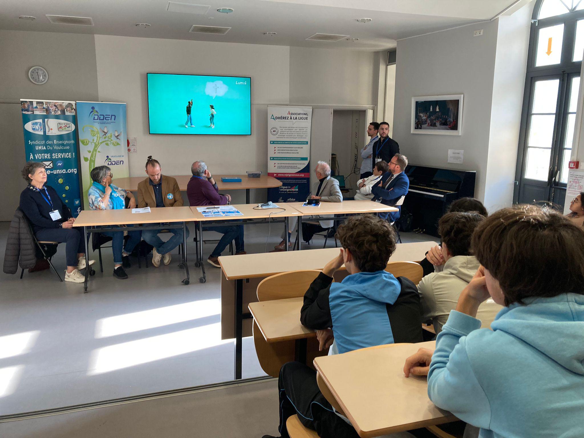 Deux mois autour du délicat exercice de la laïcité à l’école en Vaucluse