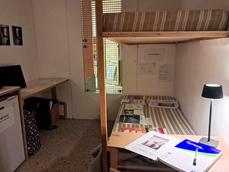 Une cellule de prison inspirée de Luynes 2 reconstituée à Aix-en-Provence