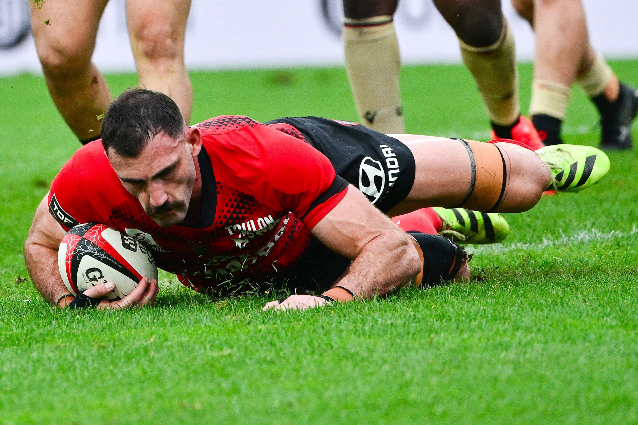 Large vainqueur de Lyon, le RCT se relance avant La Rochelle