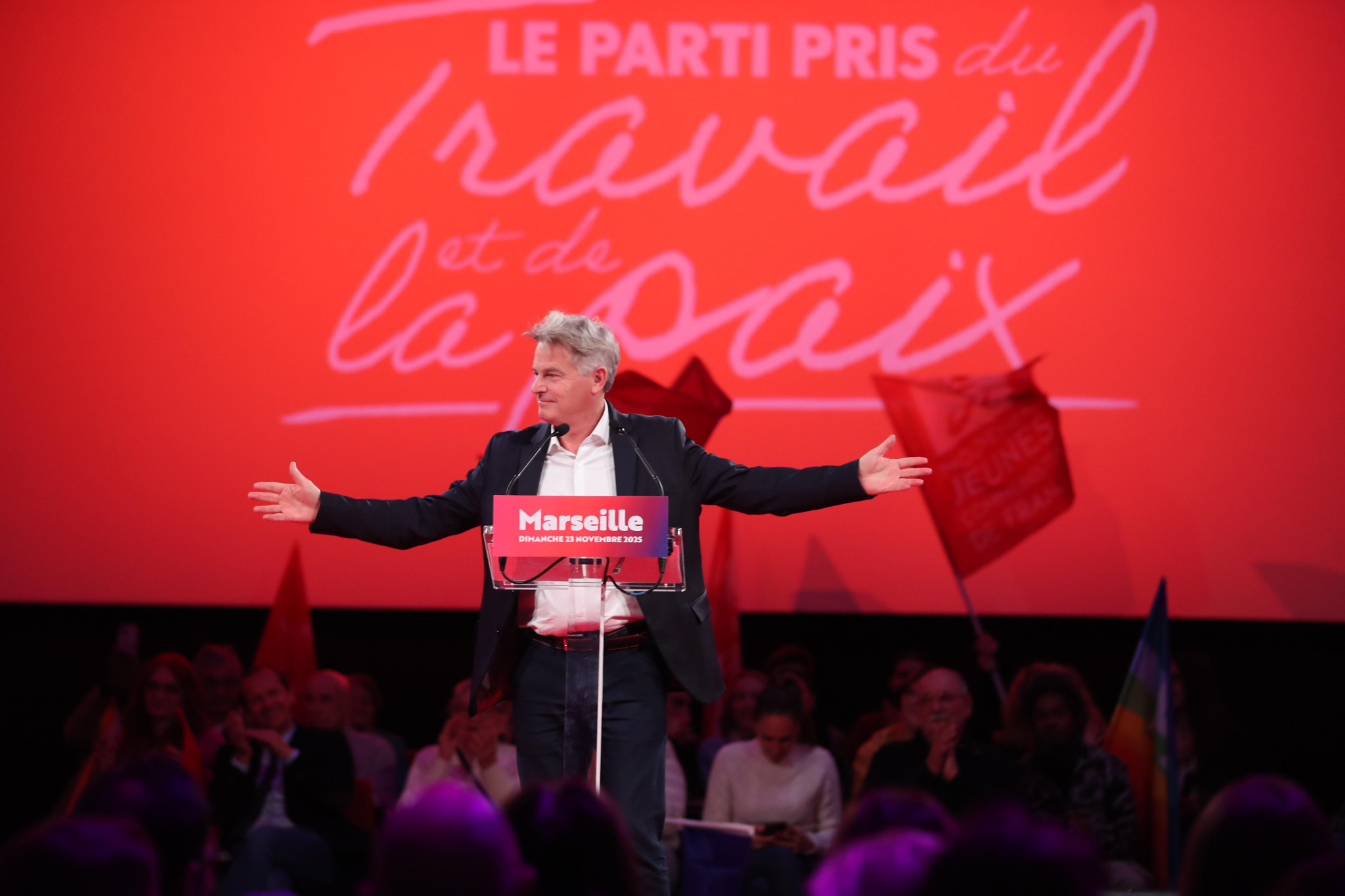 Contre la guerre, Roussel sort le bazooka budgétaire