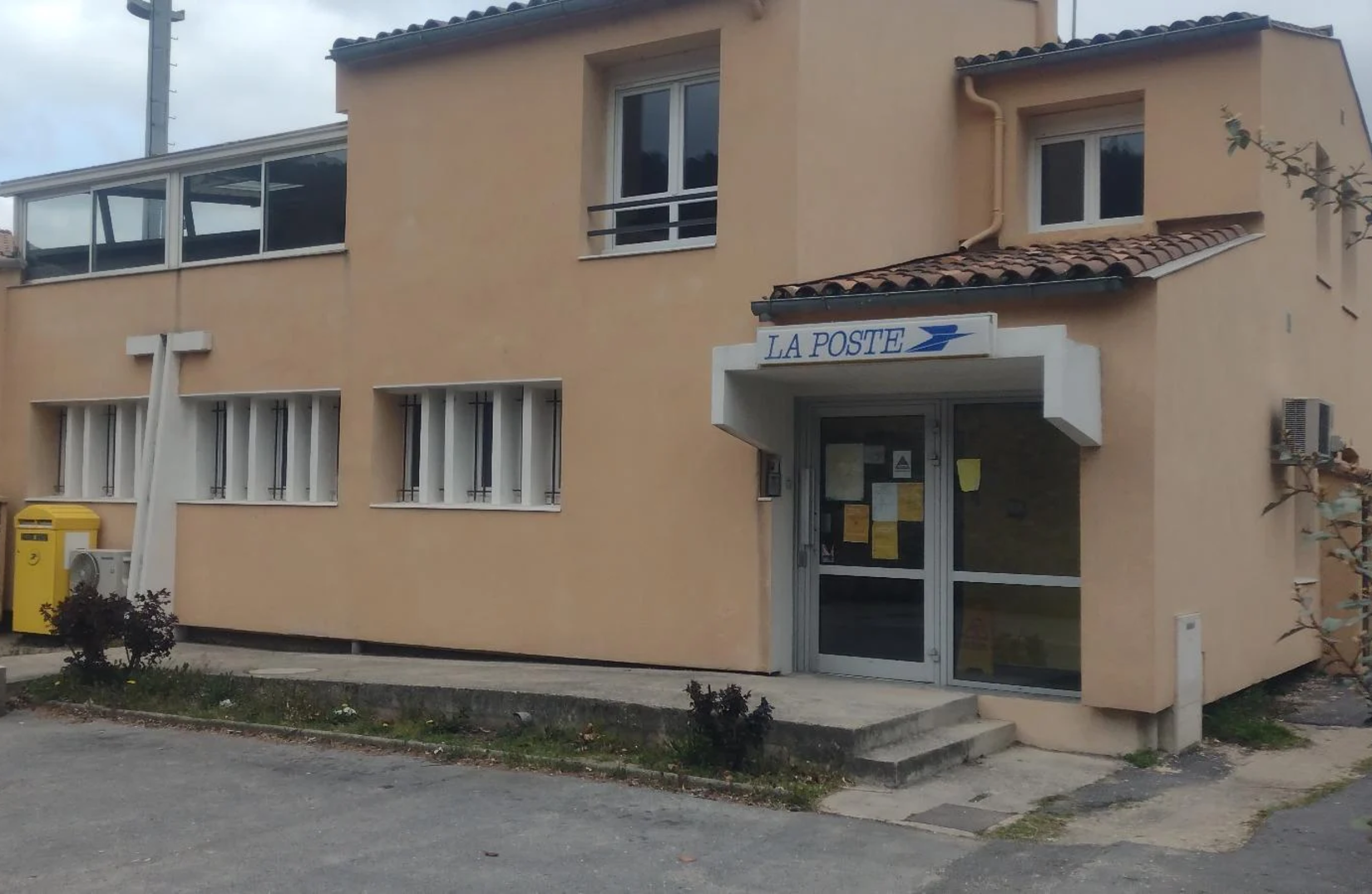 Postes rurales : les maires du Gard montent au créneau