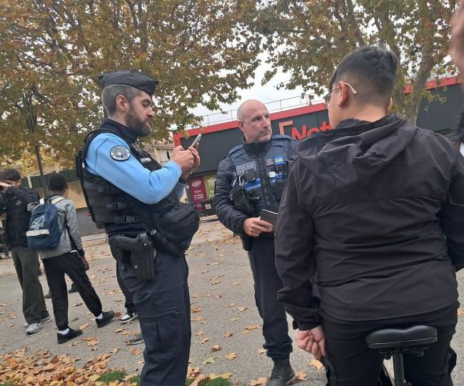 Trottinettes : opérations prévention devant les collèges