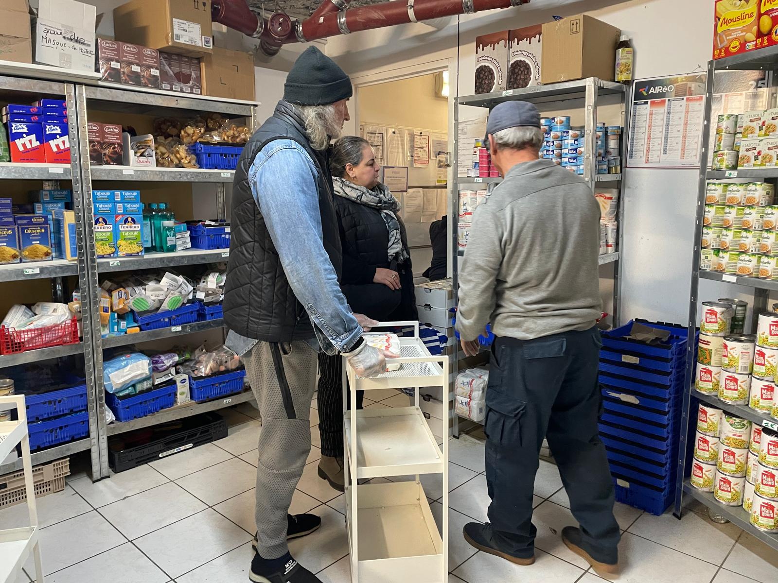Faire face à la faim en 2025 : à Marseille, les bénévoles tentent de subvenir aux besoins