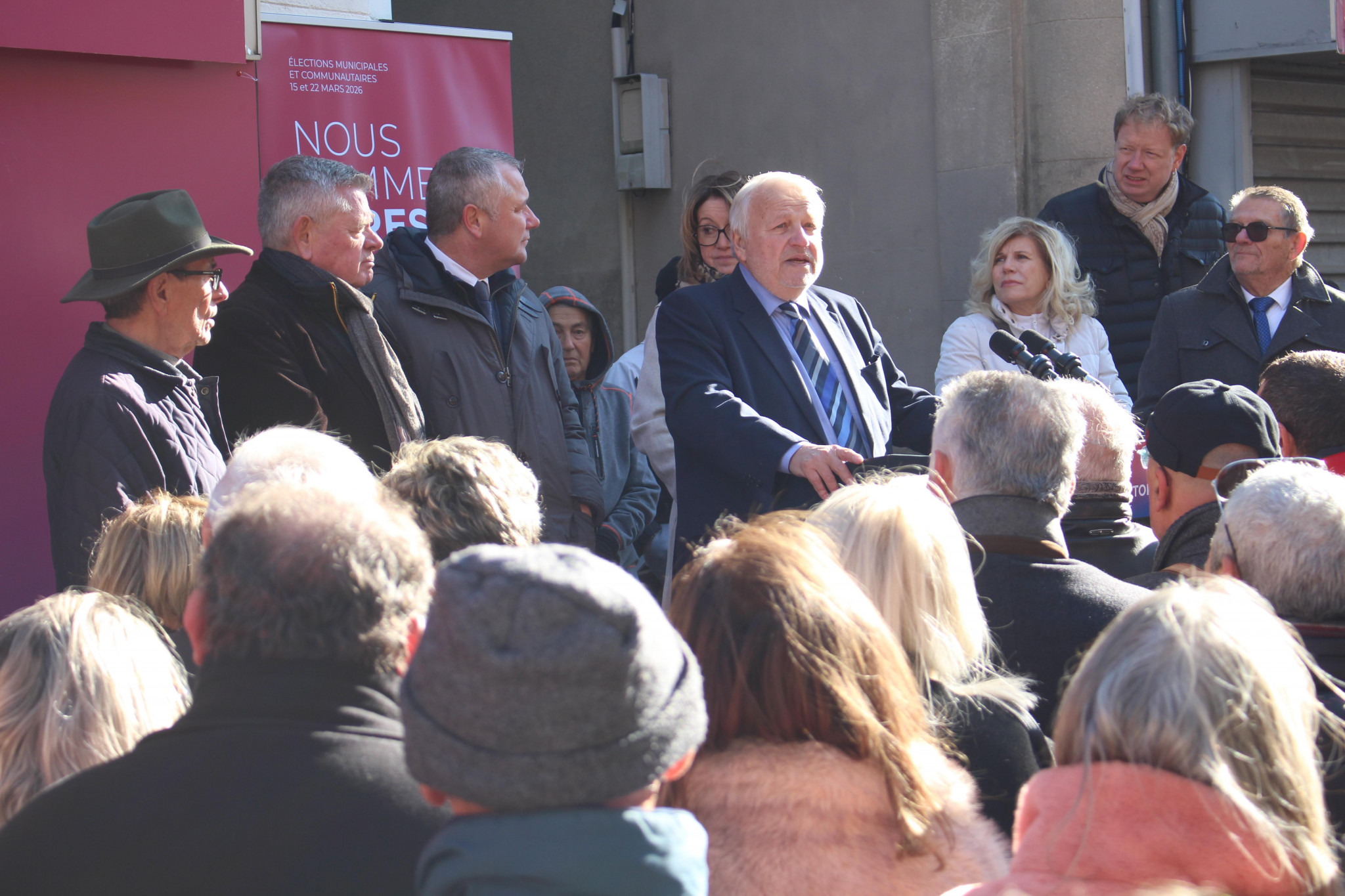 Largement soutenu, Bernardini inaugure sa permanence à Istres