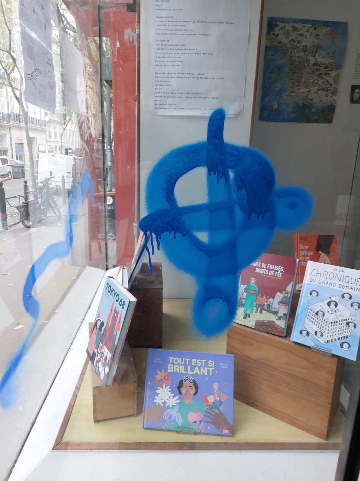 À Marseille, des tags d’extrême droite sur la librairie Transit