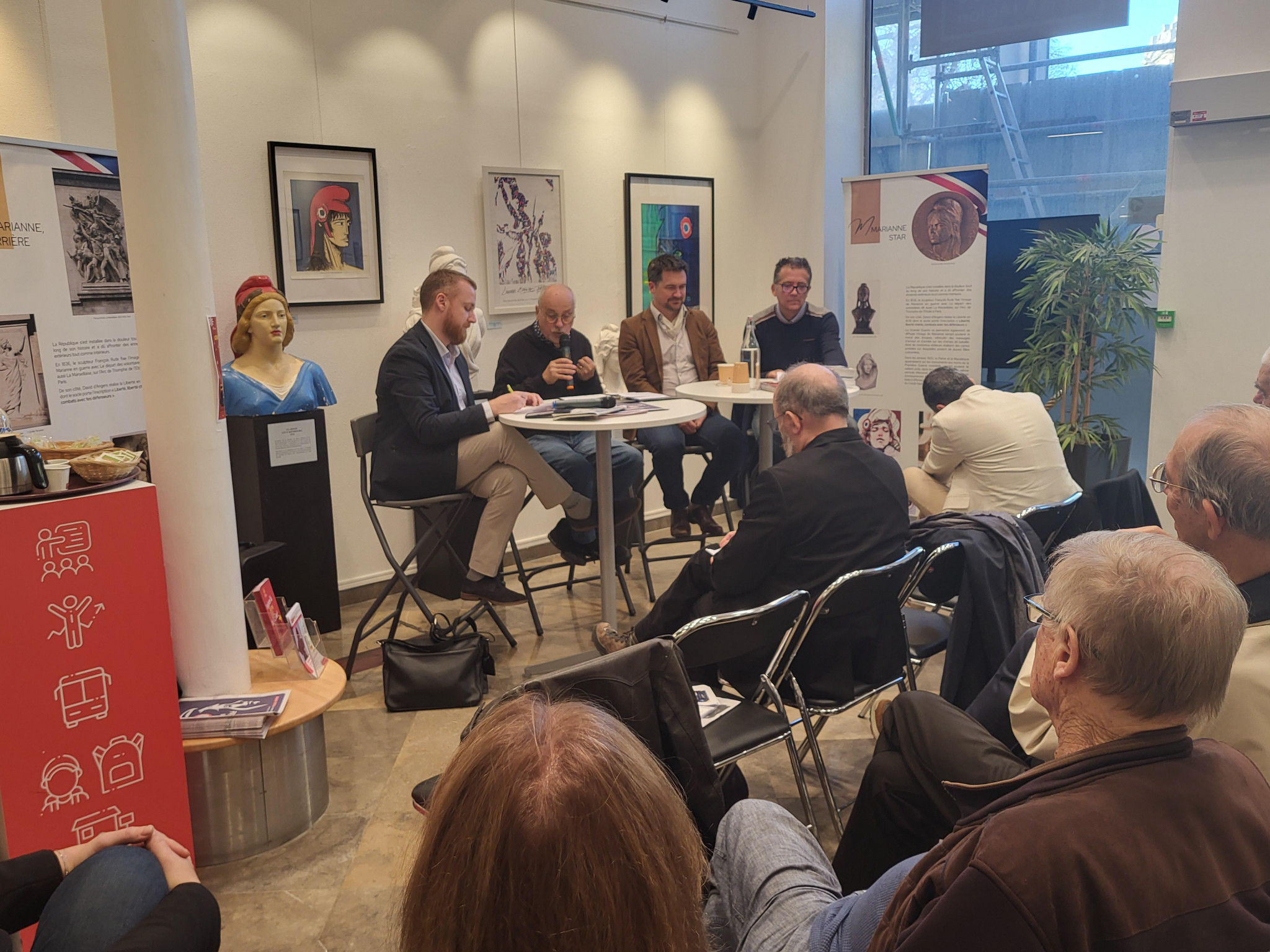 Un riche débat sur la laïcité face aux fractures du présent, 120 ans après, organisé à Nîmes