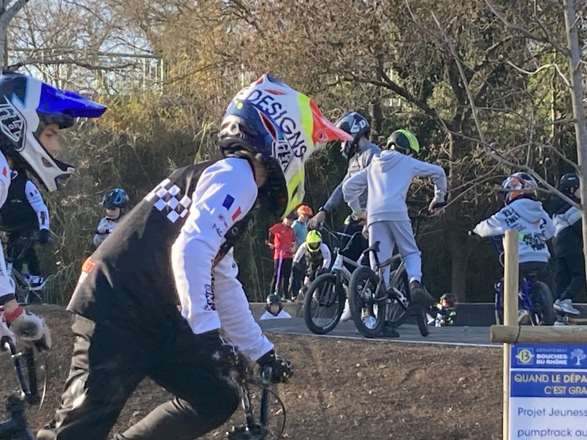 Sylvain André a inauguré le pumptrack de Grans