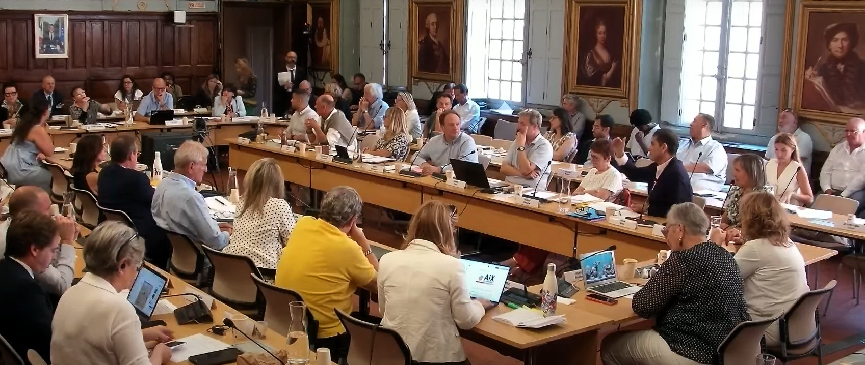Un ultime conseil qui élude les questions budgétaires à Aix -en-Provence