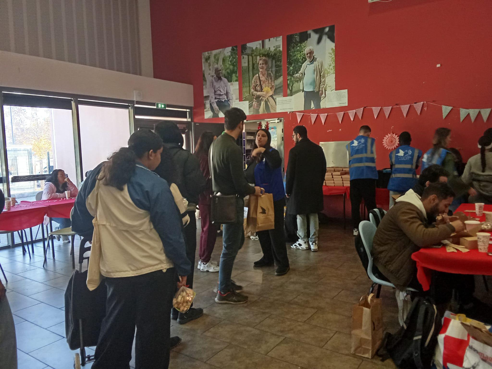 À Marseille, le Secours populaire a offert des repas étoilés aux jeunes