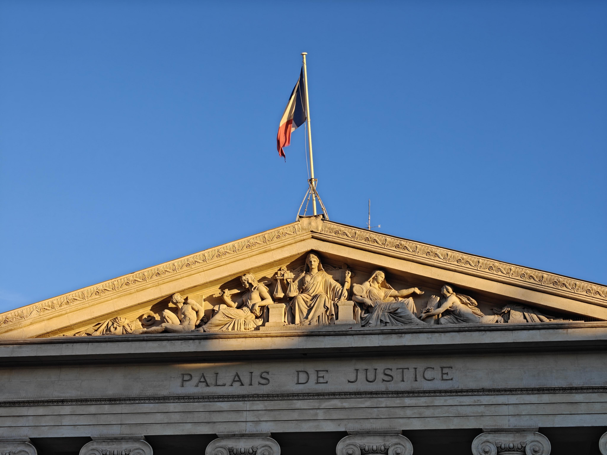 Un patron exploitait une jeune sans-papiers à Marseille