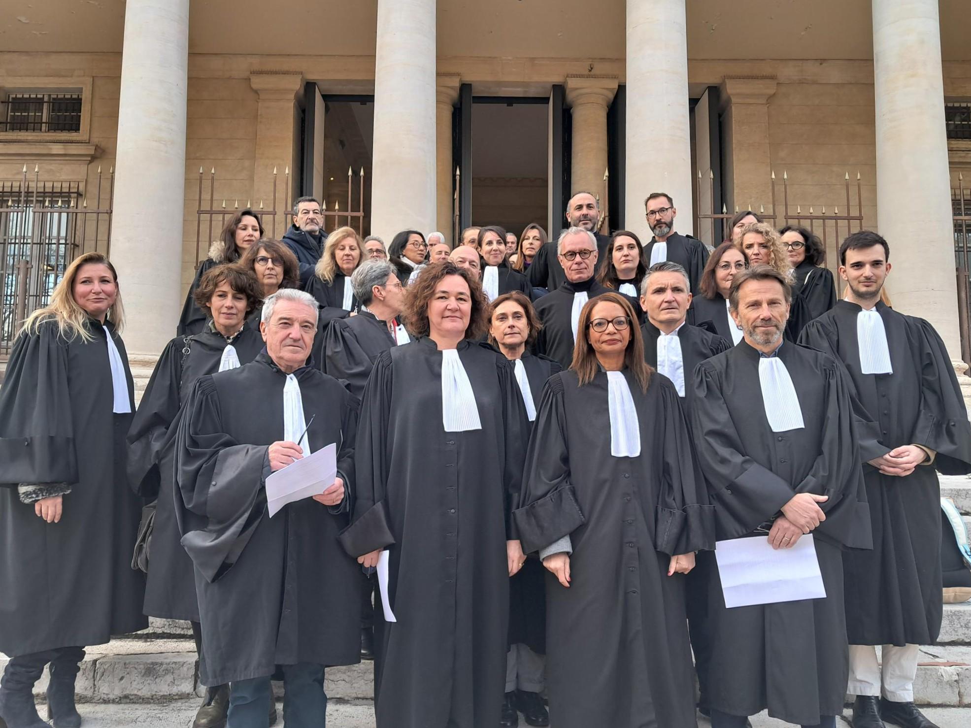 À Aix-en-Provence, les robes noires défendent le droit d’appel