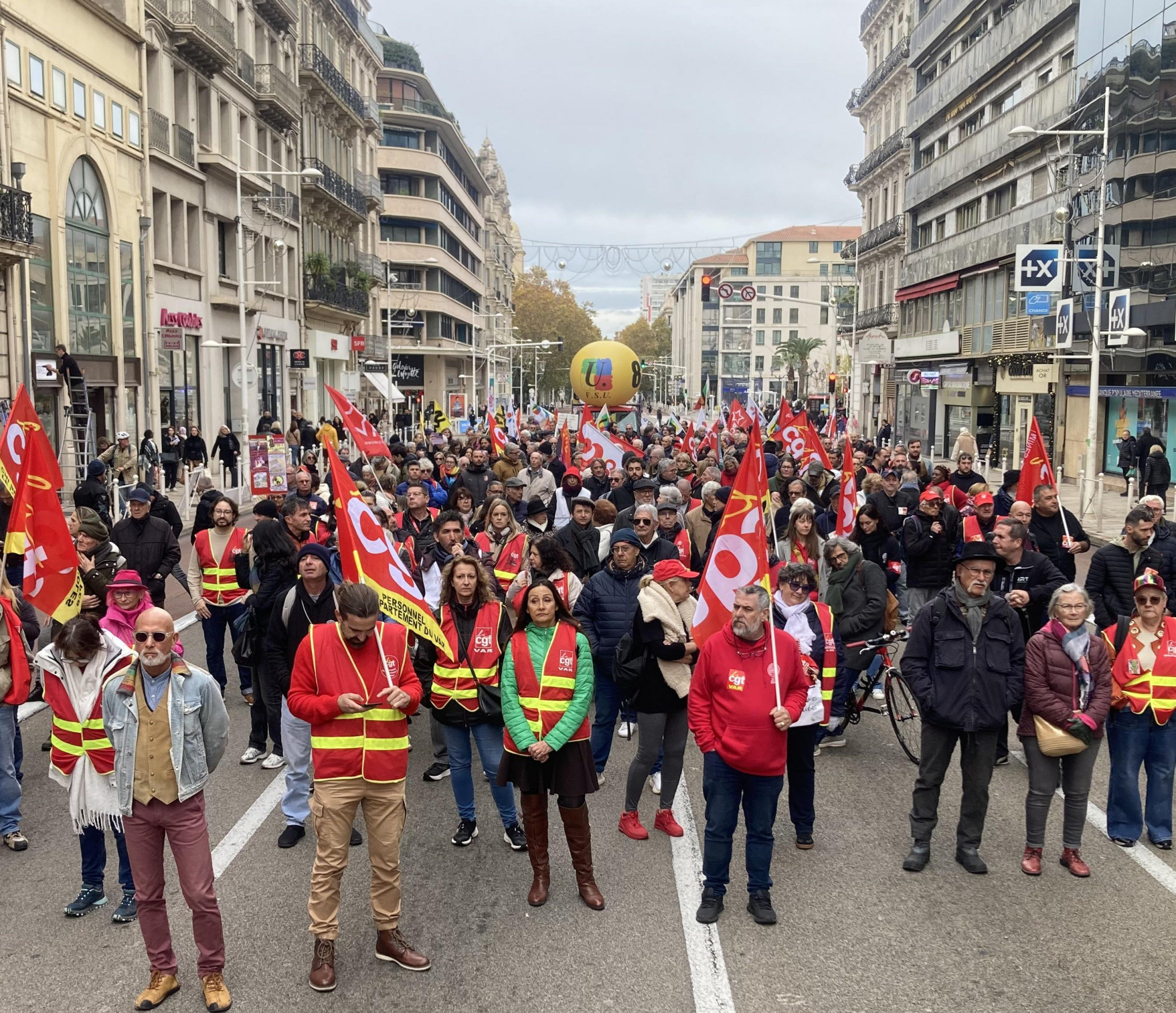Dans la rue à Toulon pour répondre aux besoins sociaux