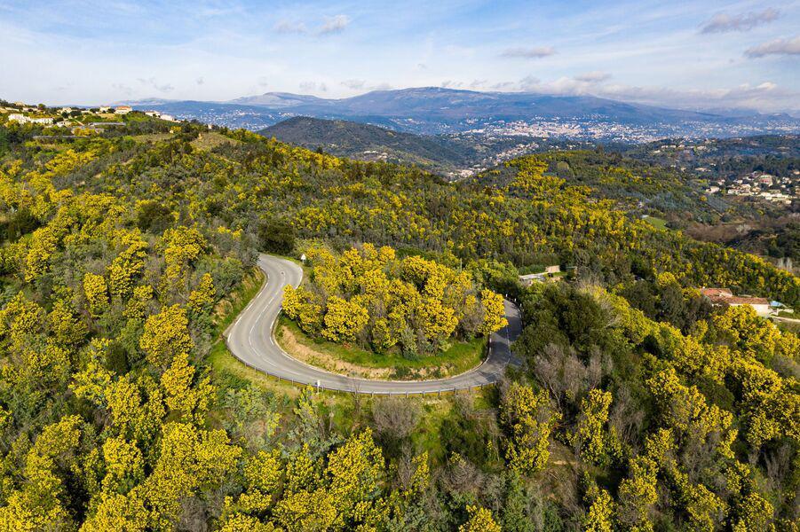 Top départ de la nouvelle édition de la Route du Mimosa de Bormes à Grasse