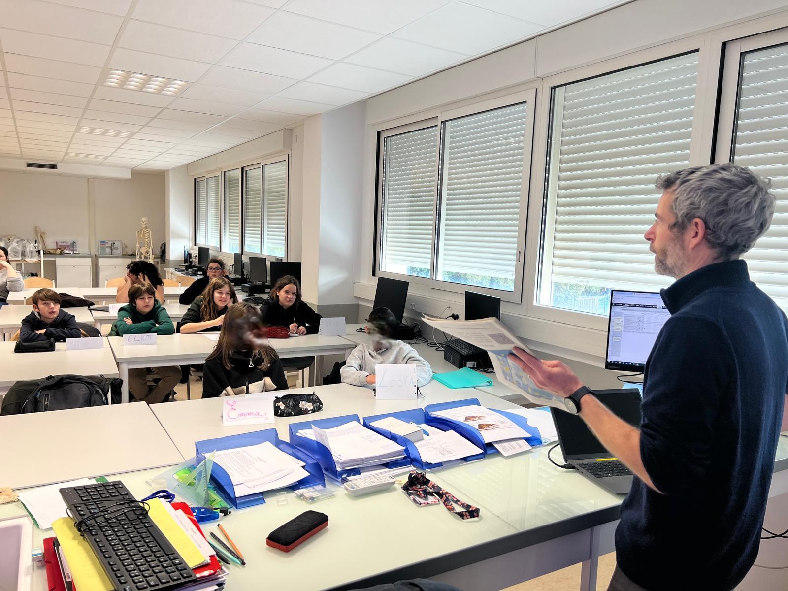 « La Marseillaise » présente auprès de collégiens-journalistes