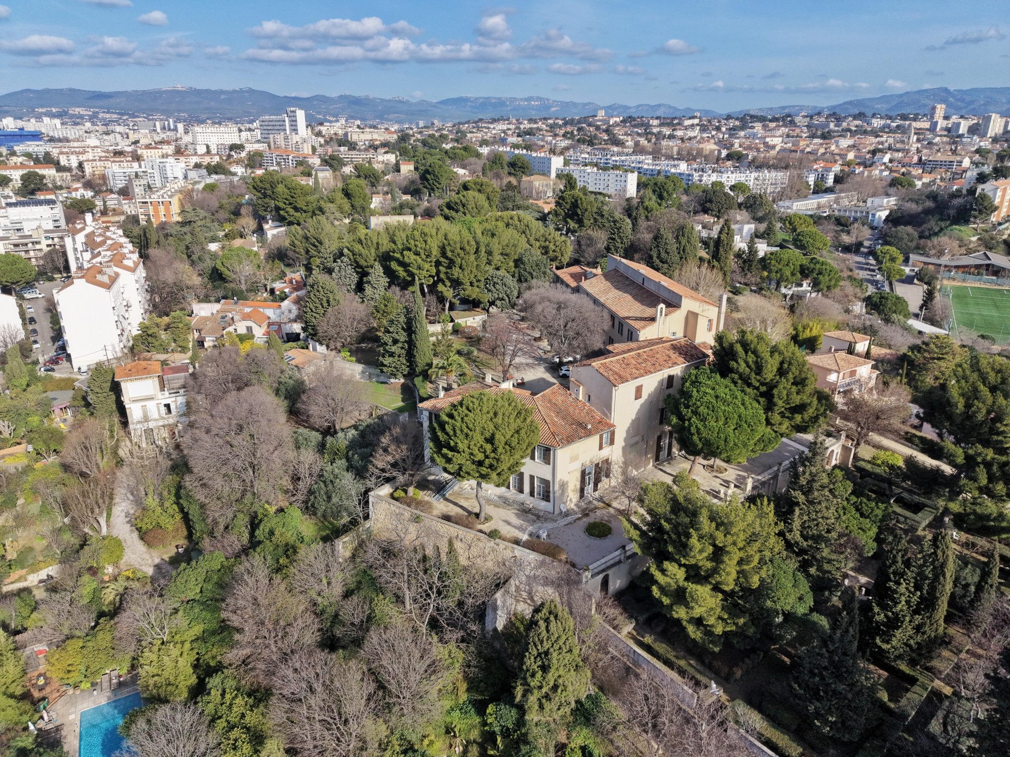 Le Saint-Siège dissout et vend la Grande compassion à Marseille
