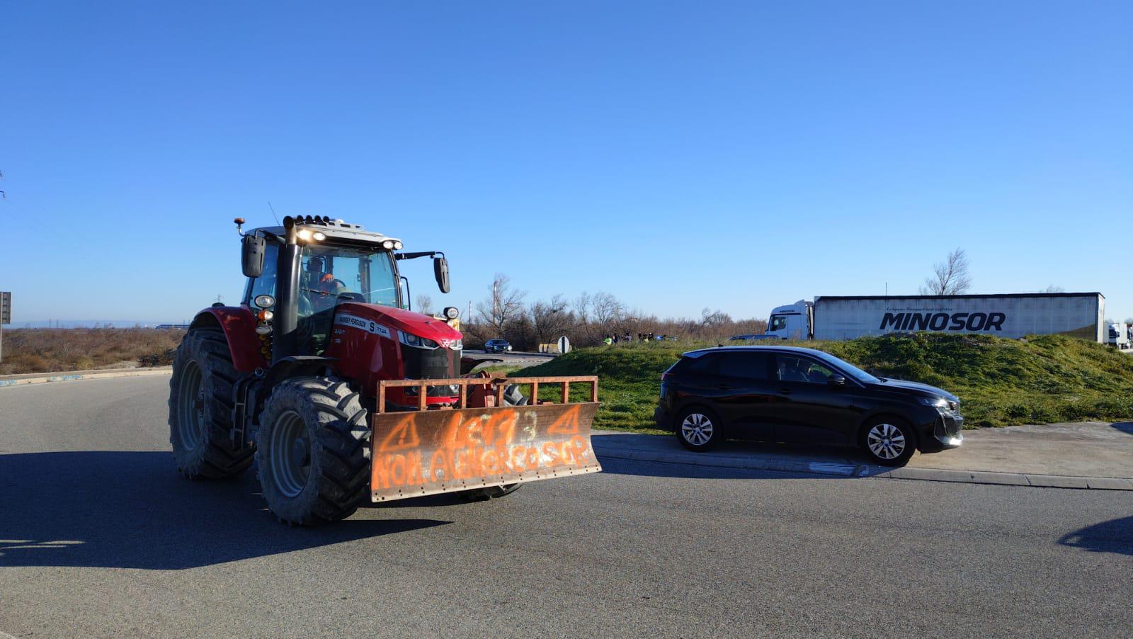 Plusieurs dizaines d’agriculteurs mobilisés à Fos-sur-Mer